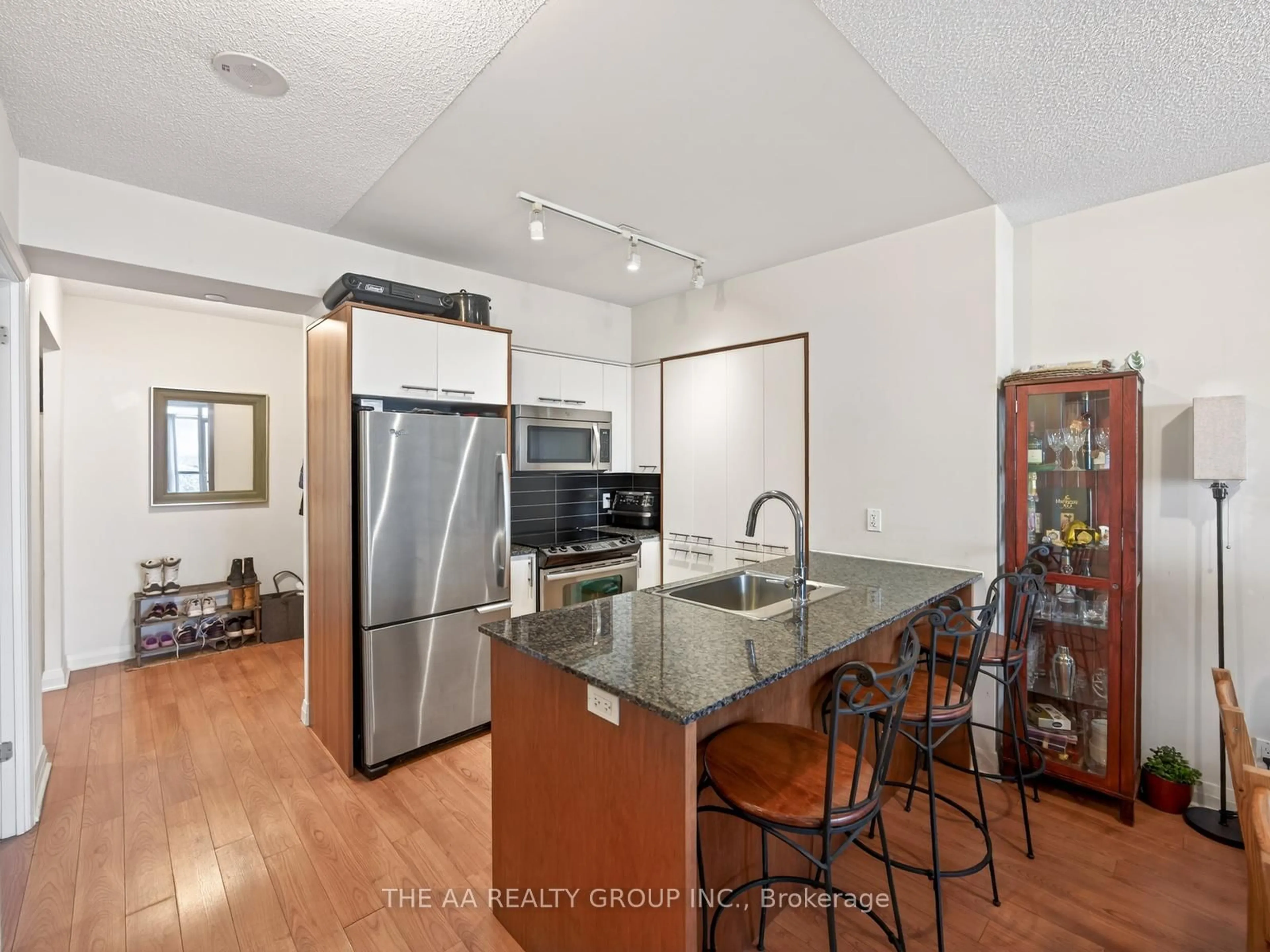 Open concept kitchen, unknown for 5 Valhalla Inn Rd #2111, Toronto Ontario M9B 0B1