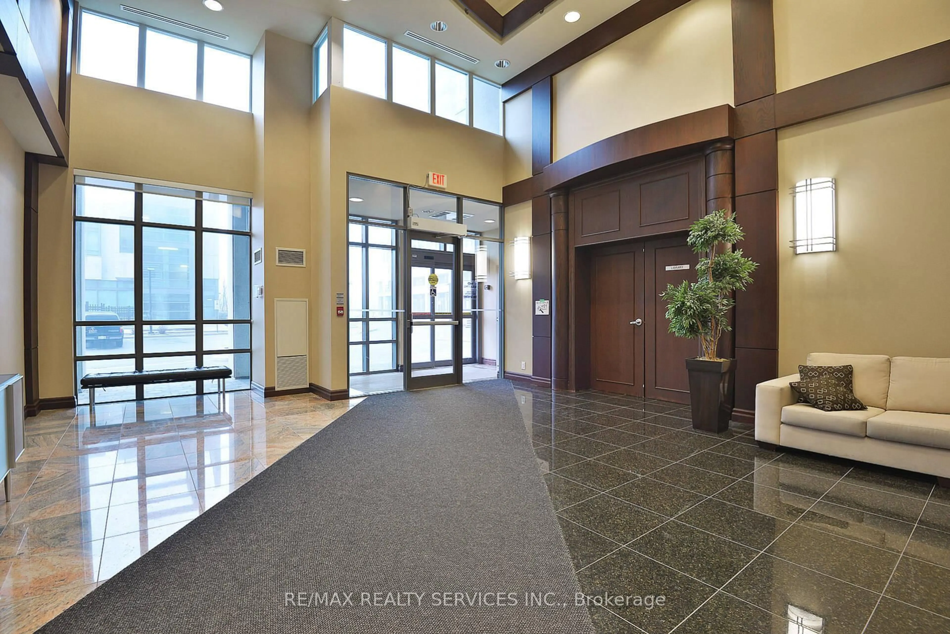 Indoor foyer for 335 Rathburn Rd #1710, Mississauga Ontario L5B 0C8