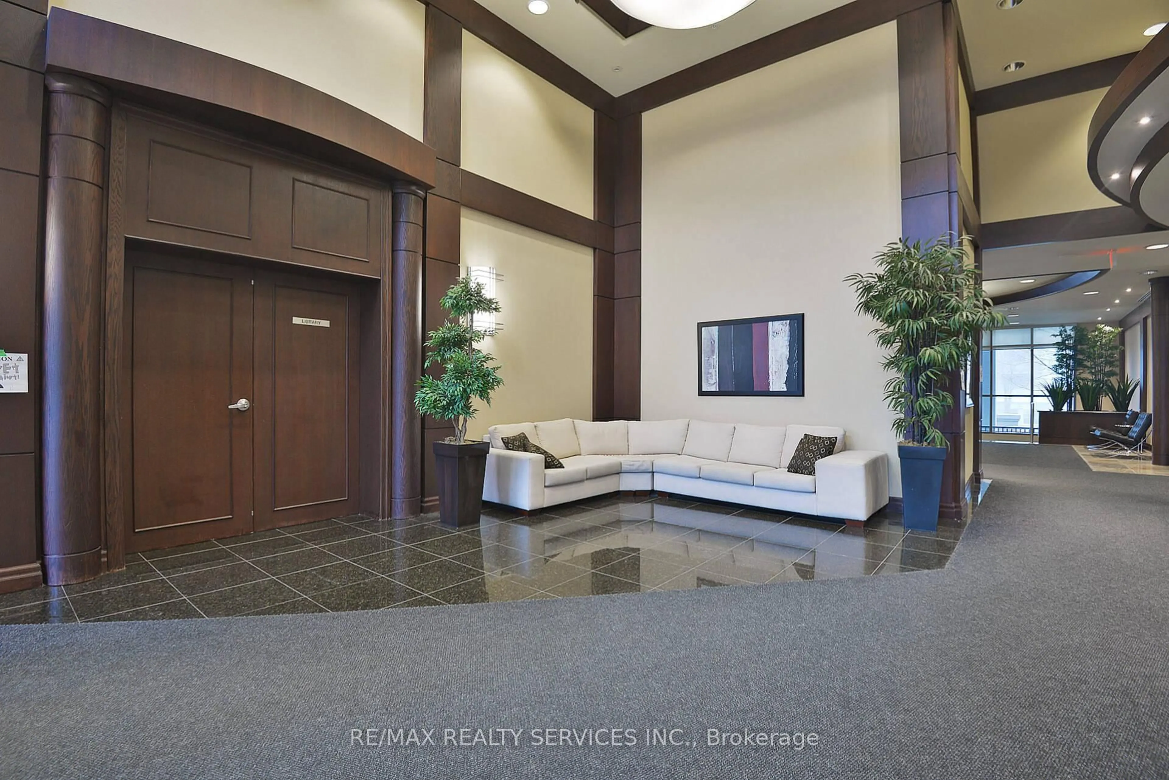 Indoor foyer for 335 Rathburn Rd #1710, Mississauga Ontario L5B 0C8