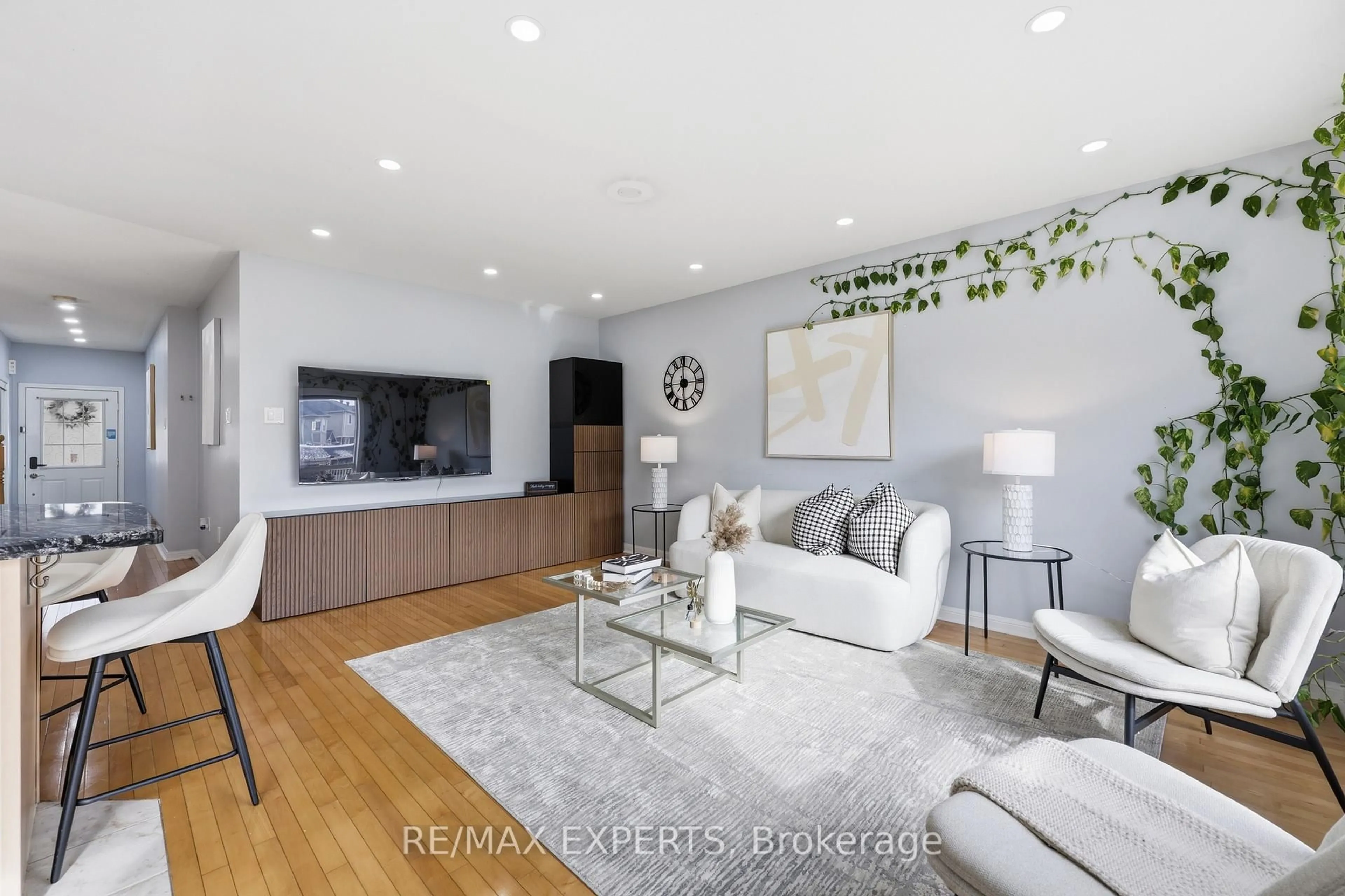 Living room with furniture, wood/laminate floor for 926 Thompson Rd, Milton Ontario L9T 0L7