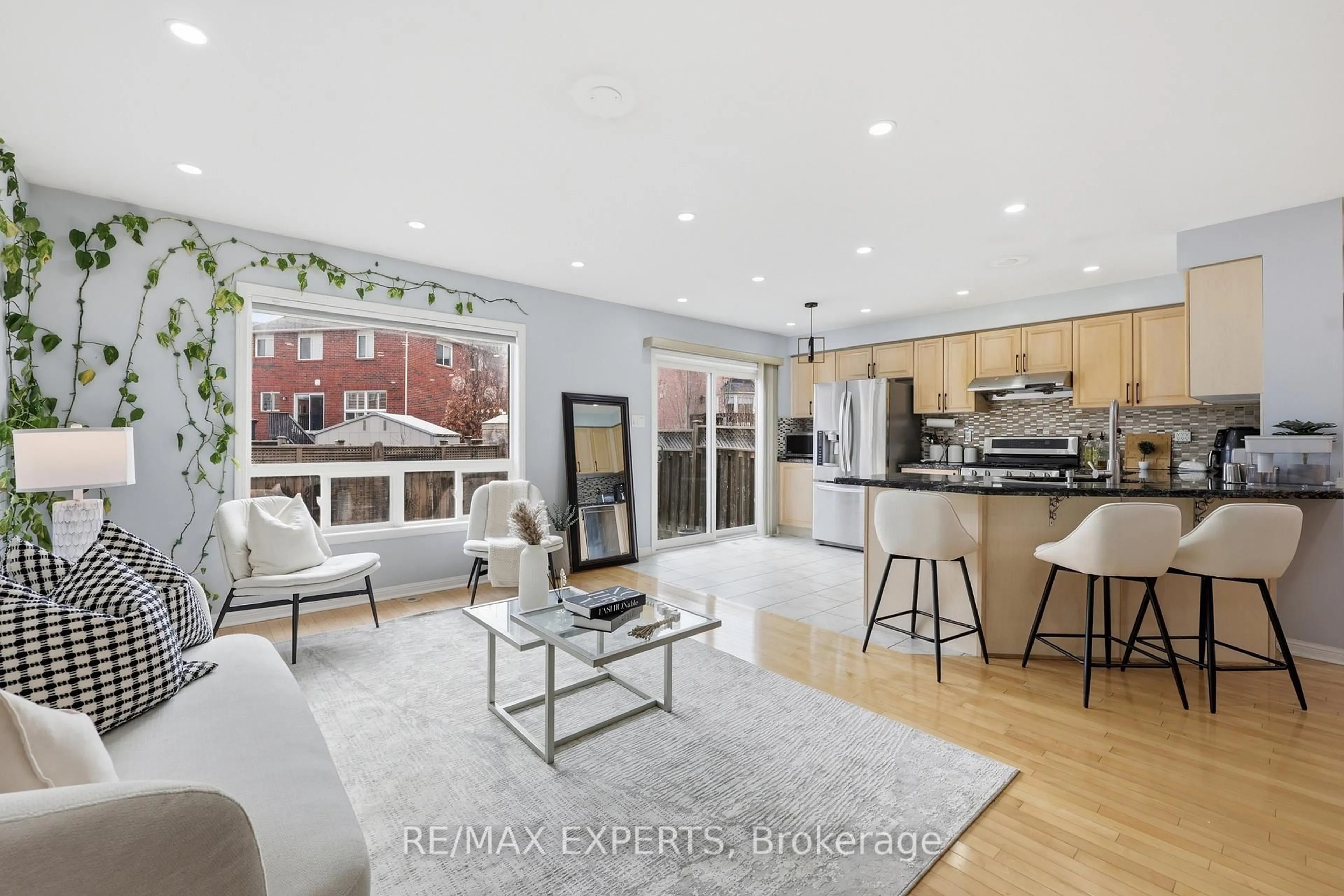 Open concept kitchen, unknown for 926 Thompson Rd, Milton Ontario L9T 0L7