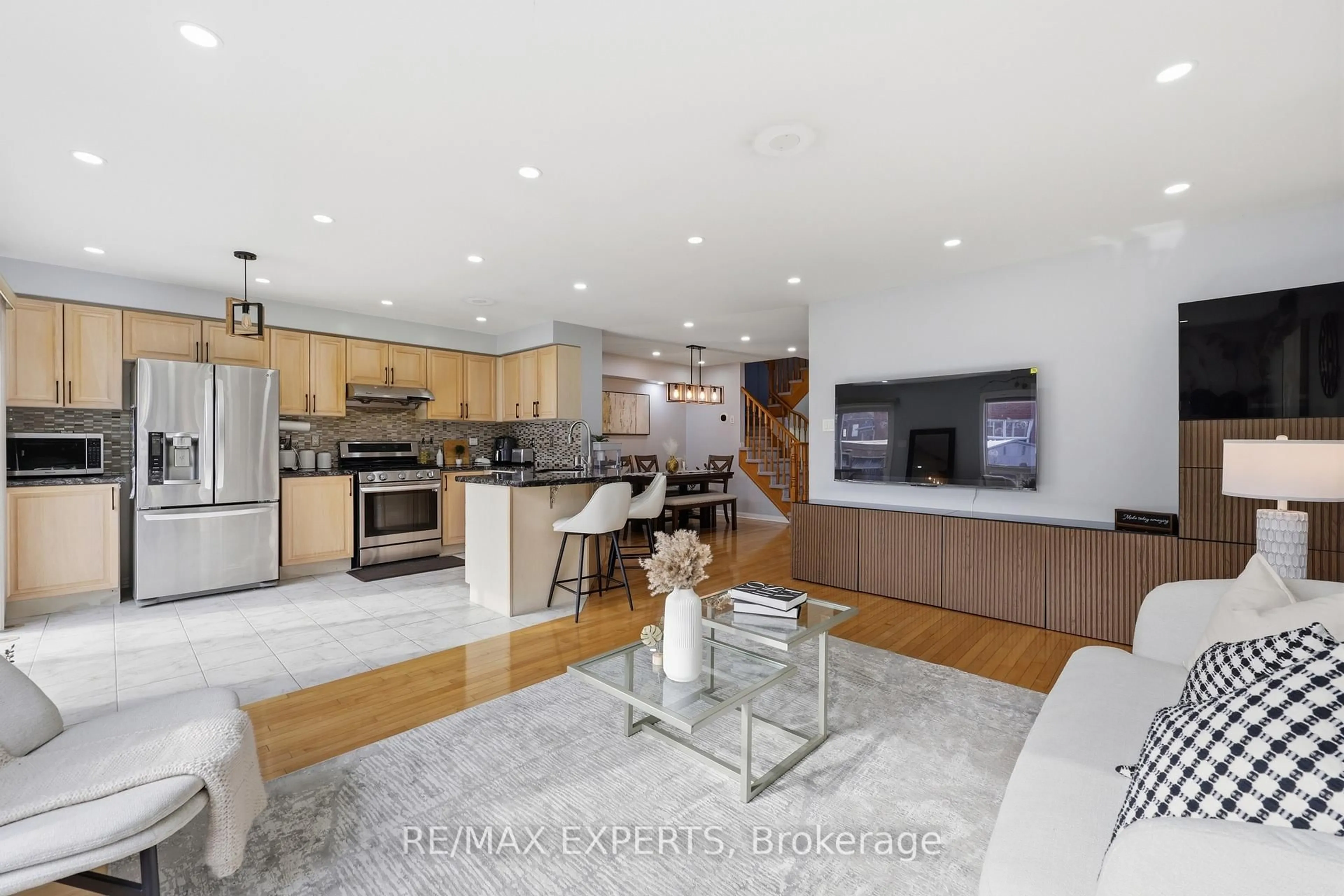 Open concept kitchen, unknown for 926 Thompson Rd, Milton Ontario L9T 0L7