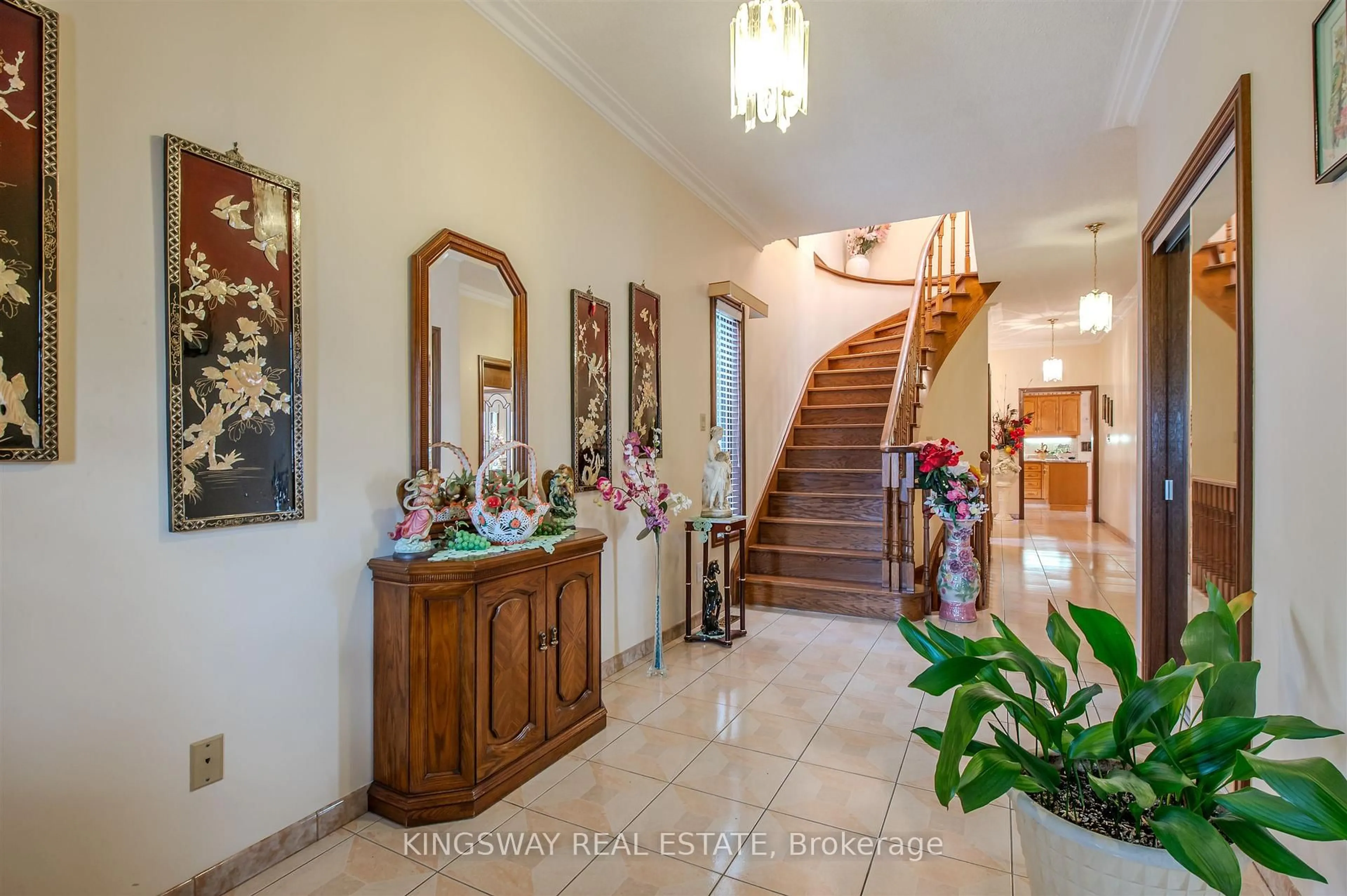 Indoor foyer for 27 Mulholland Ave, Toronto Ontario M6A 2S1