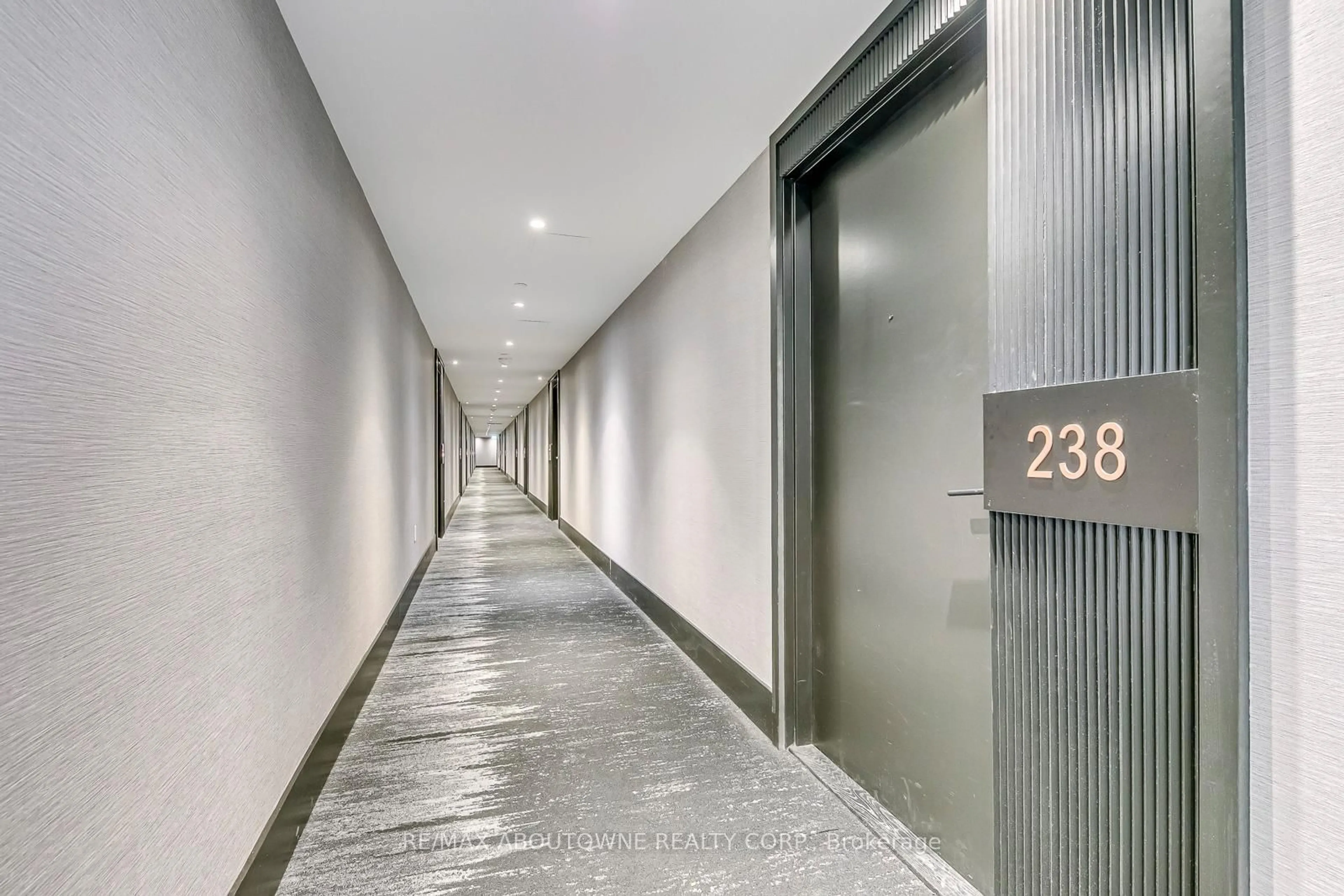 Indoor foyer for 2450 Old Bronte Rd #238, Oakville Ontario L6M 5P6