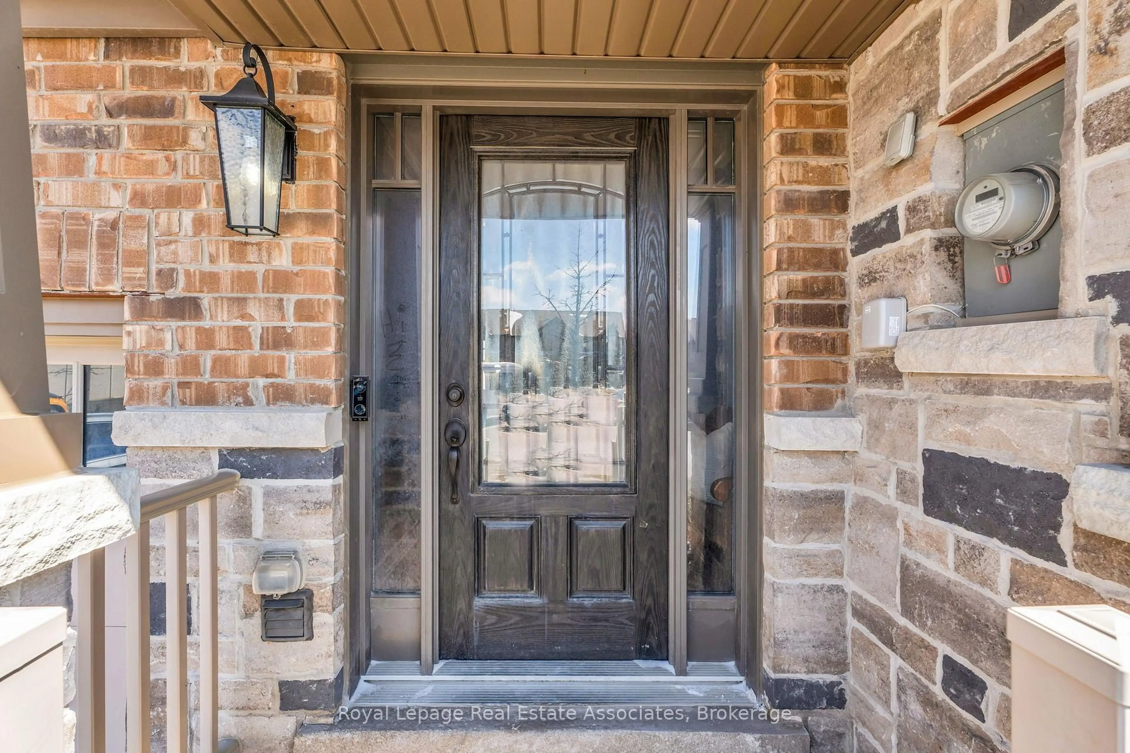 Indoor entryway for 110 Winterton Crt, Orangeville Ontario L9W 6Z7