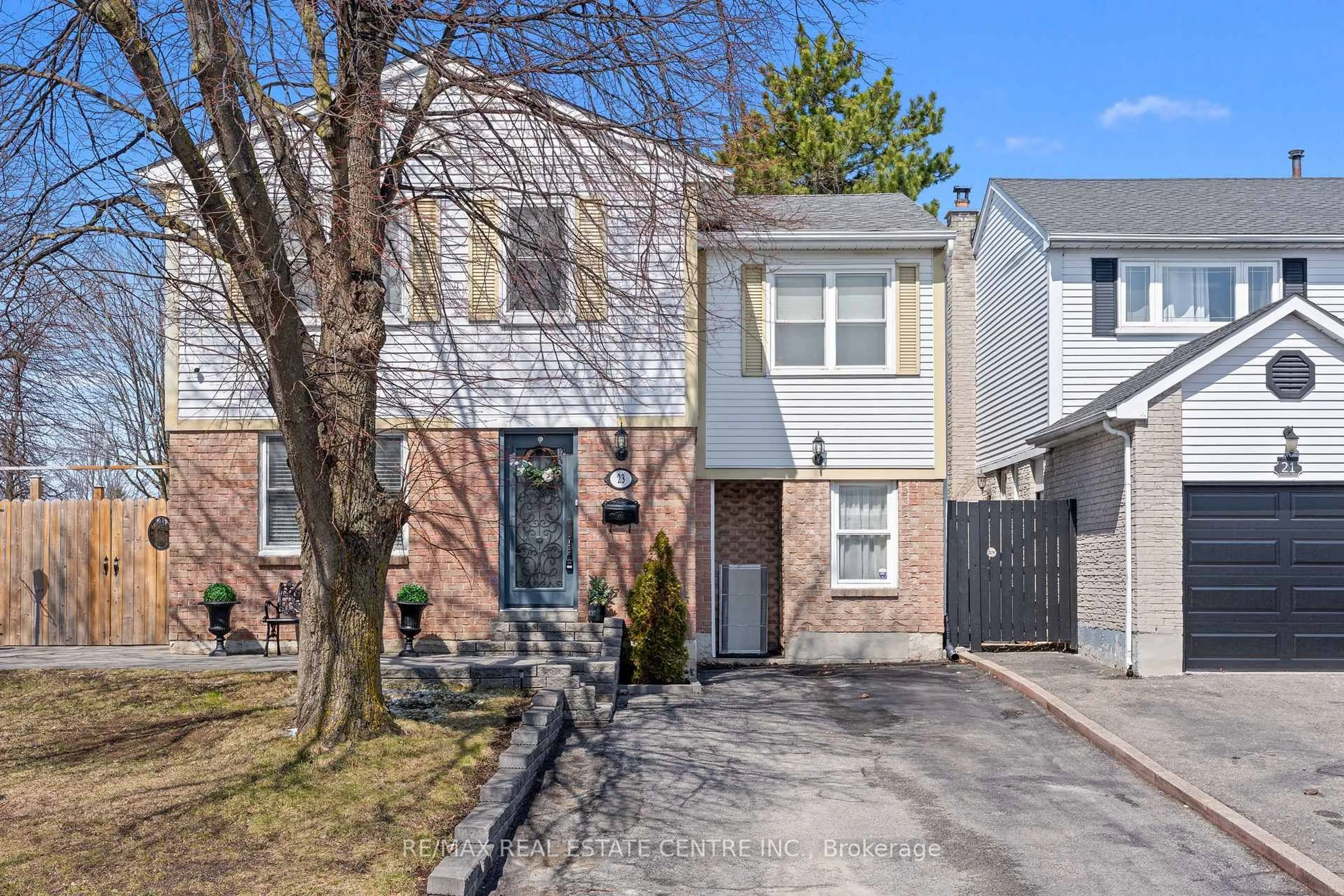 Home with brick exterior material, street for 23 Majestic Cres, Brampton Ontario L6S 3N1