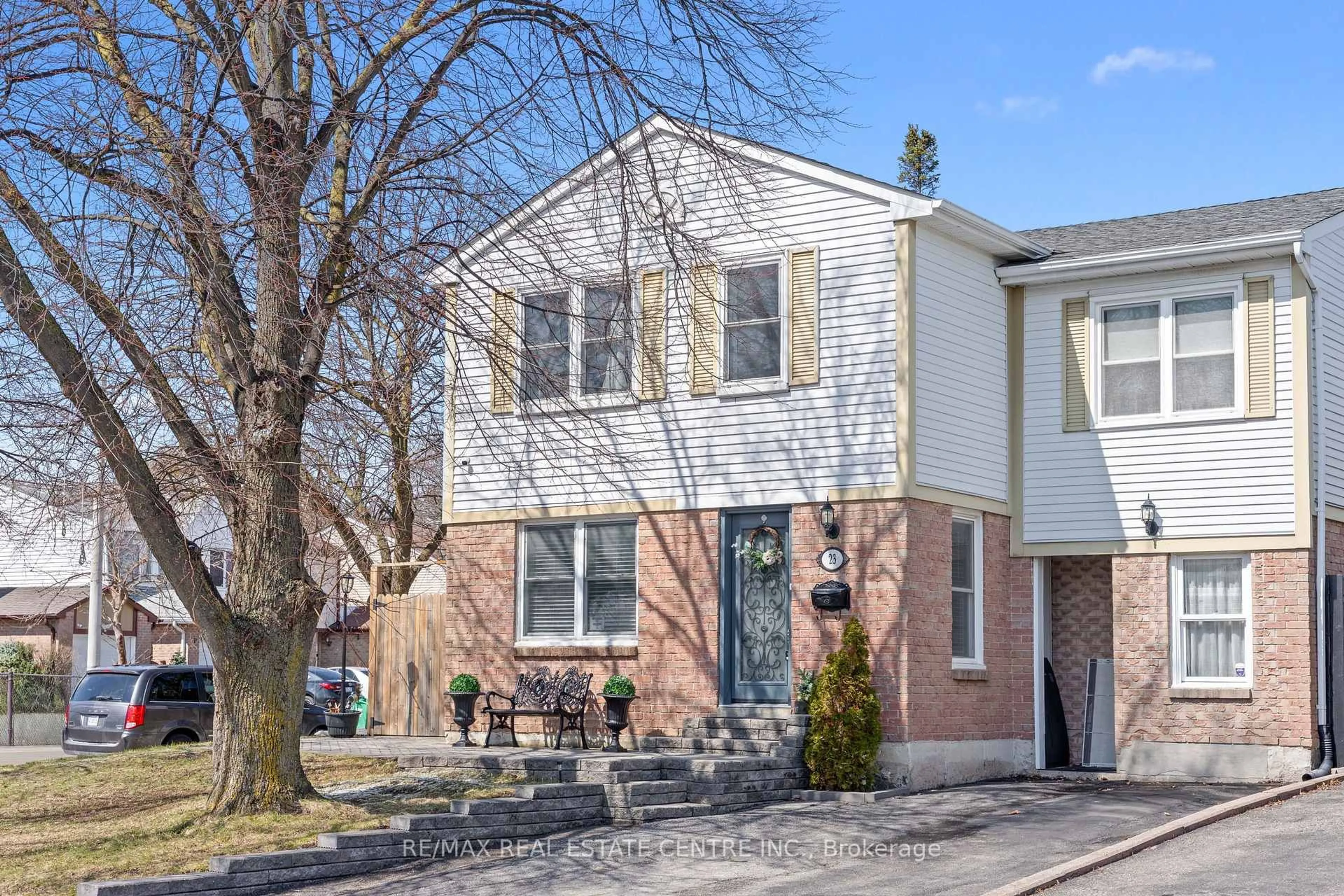 Home with brick exterior material, street for 23 Majestic Cres, Brampton Ontario L6S 3N1