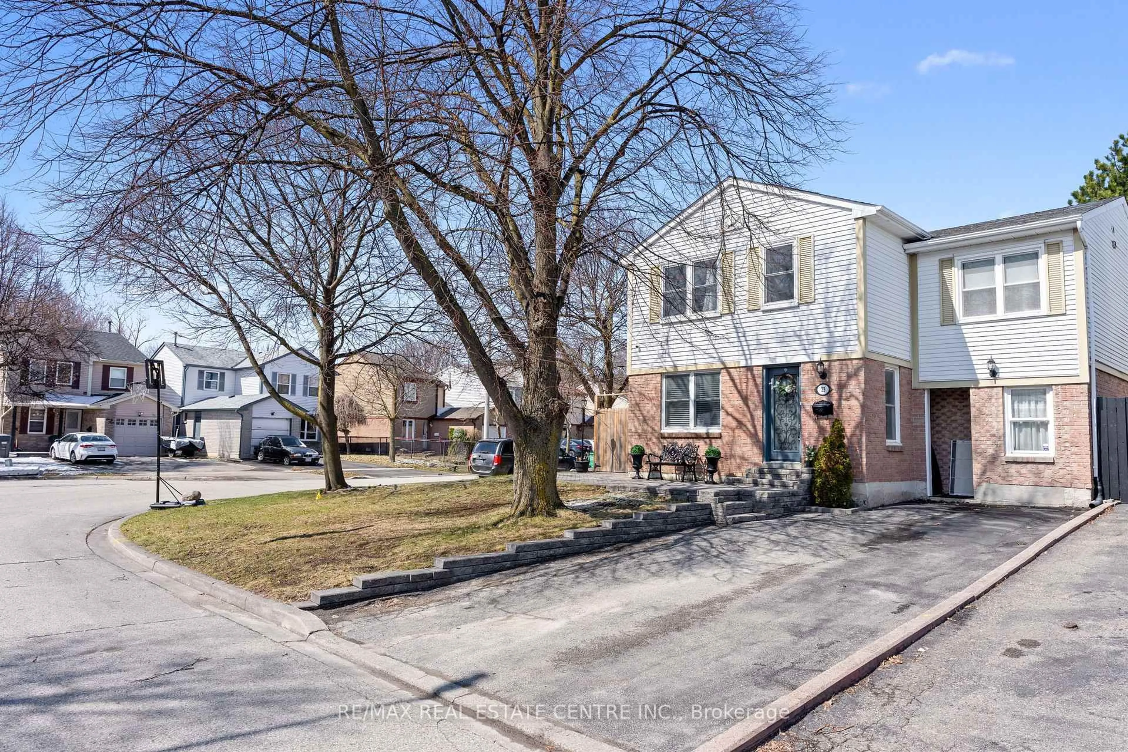 Unknown for 23 Majestic Cres, Brampton Ontario L6S 3N1