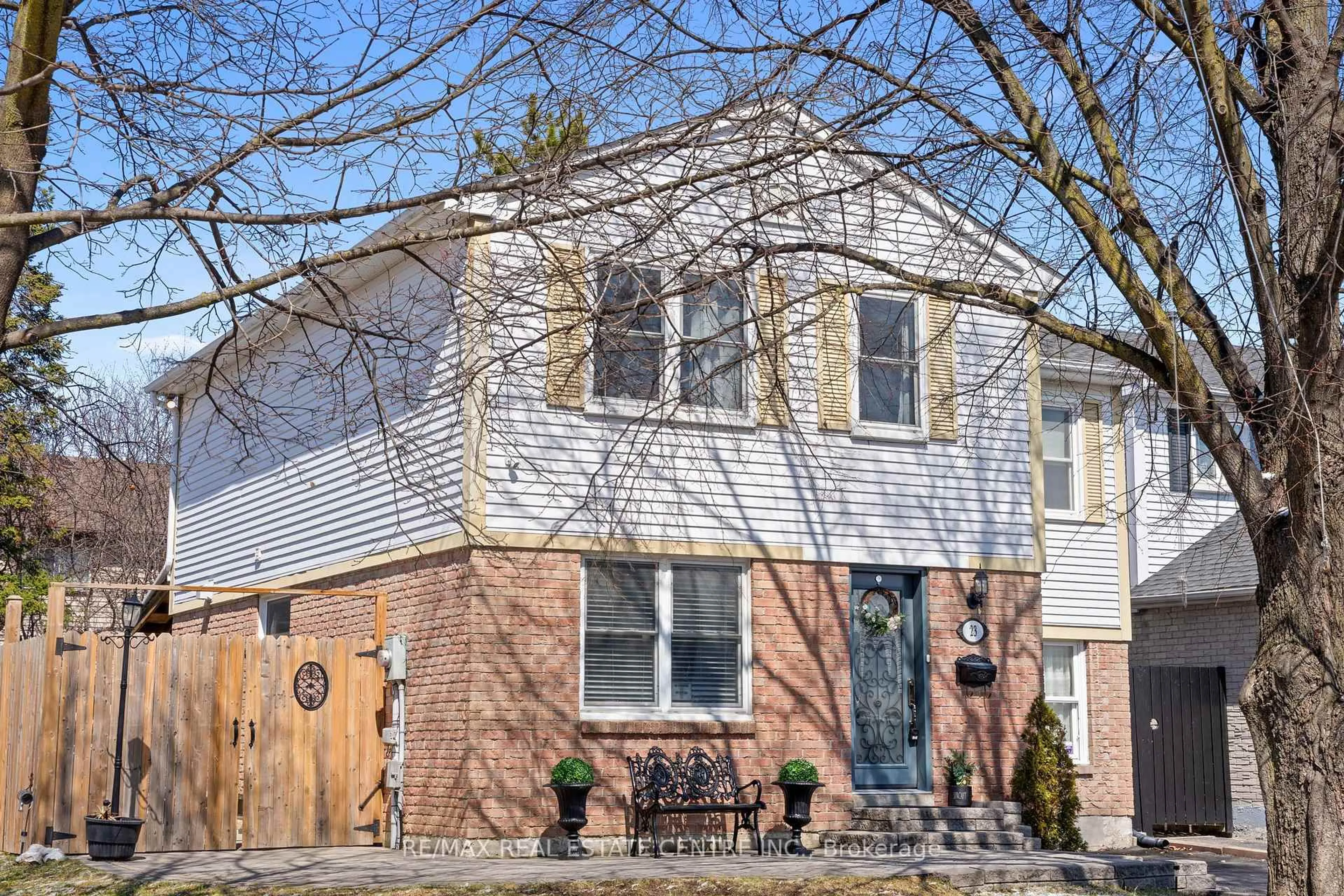 Home with brick exterior material, street for 23 Majestic Cres, Brampton Ontario L6S 3N1