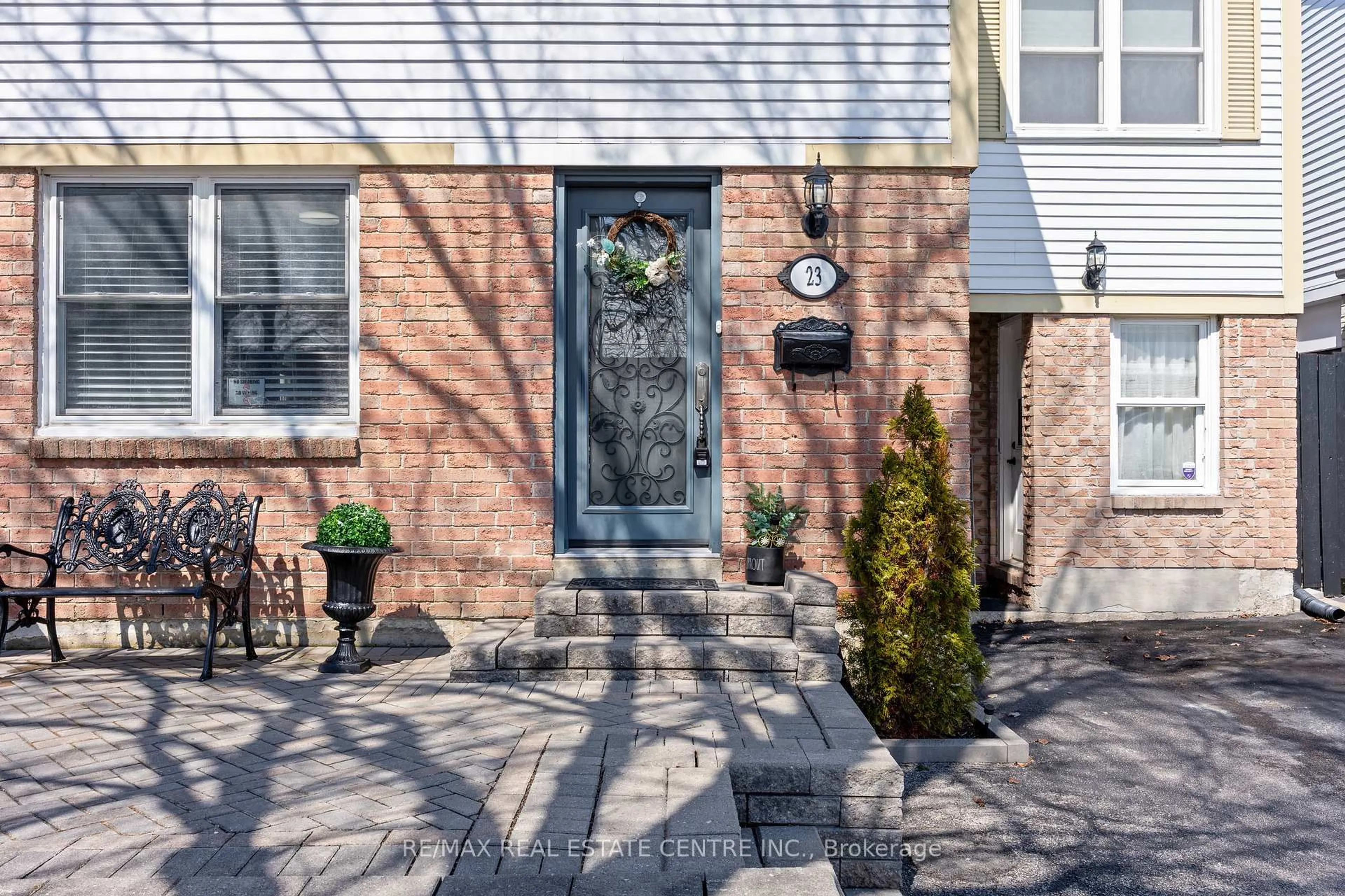 Home with brick exterior material, street for 23 Majestic Cres, Brampton Ontario L6S 3N1