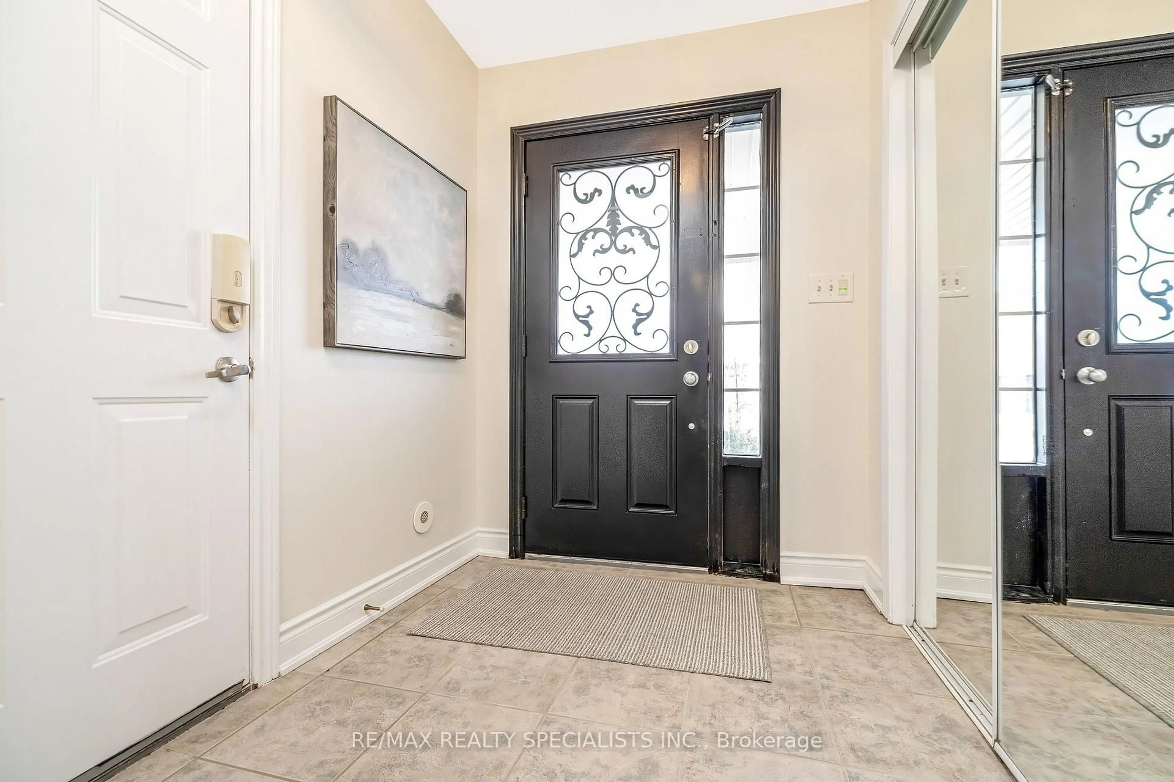Indoor entryway for 3032 Drumloch Ave, Oakville Ontario L6M 5H8