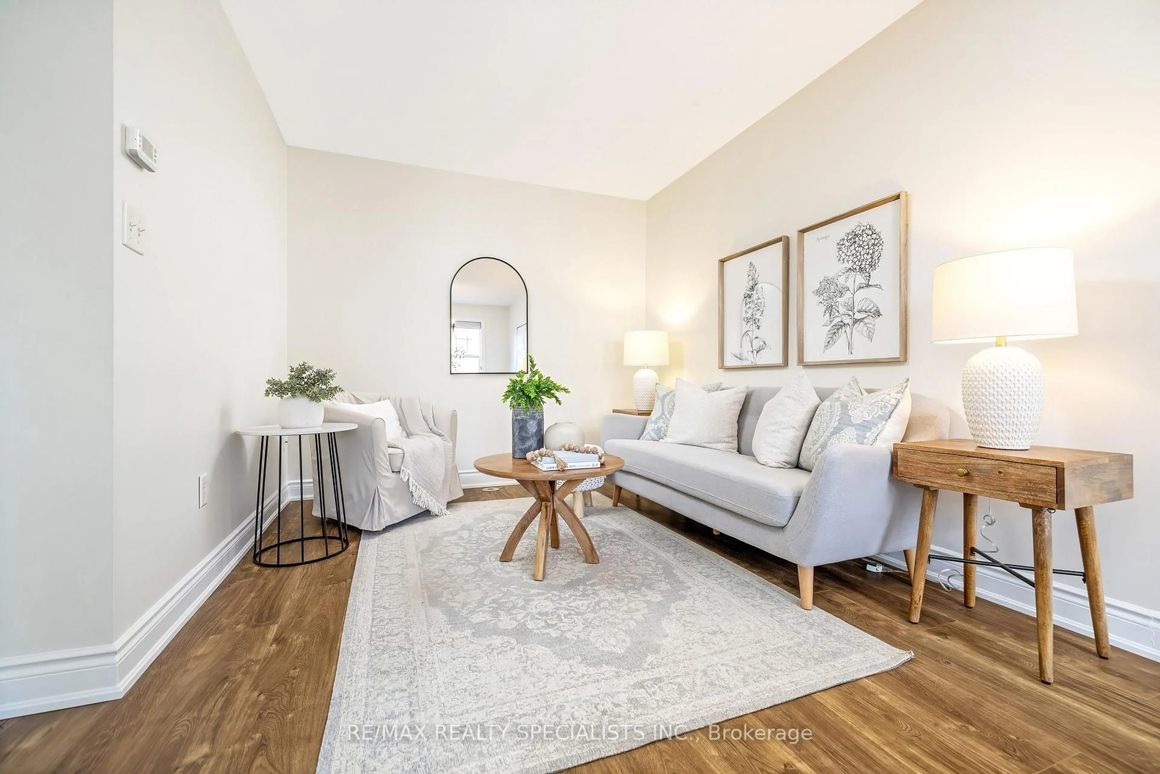 Living room with furniture, wood/laminate floor for 3032 Drumloch Ave, Oakville Ontario L6M 5H8