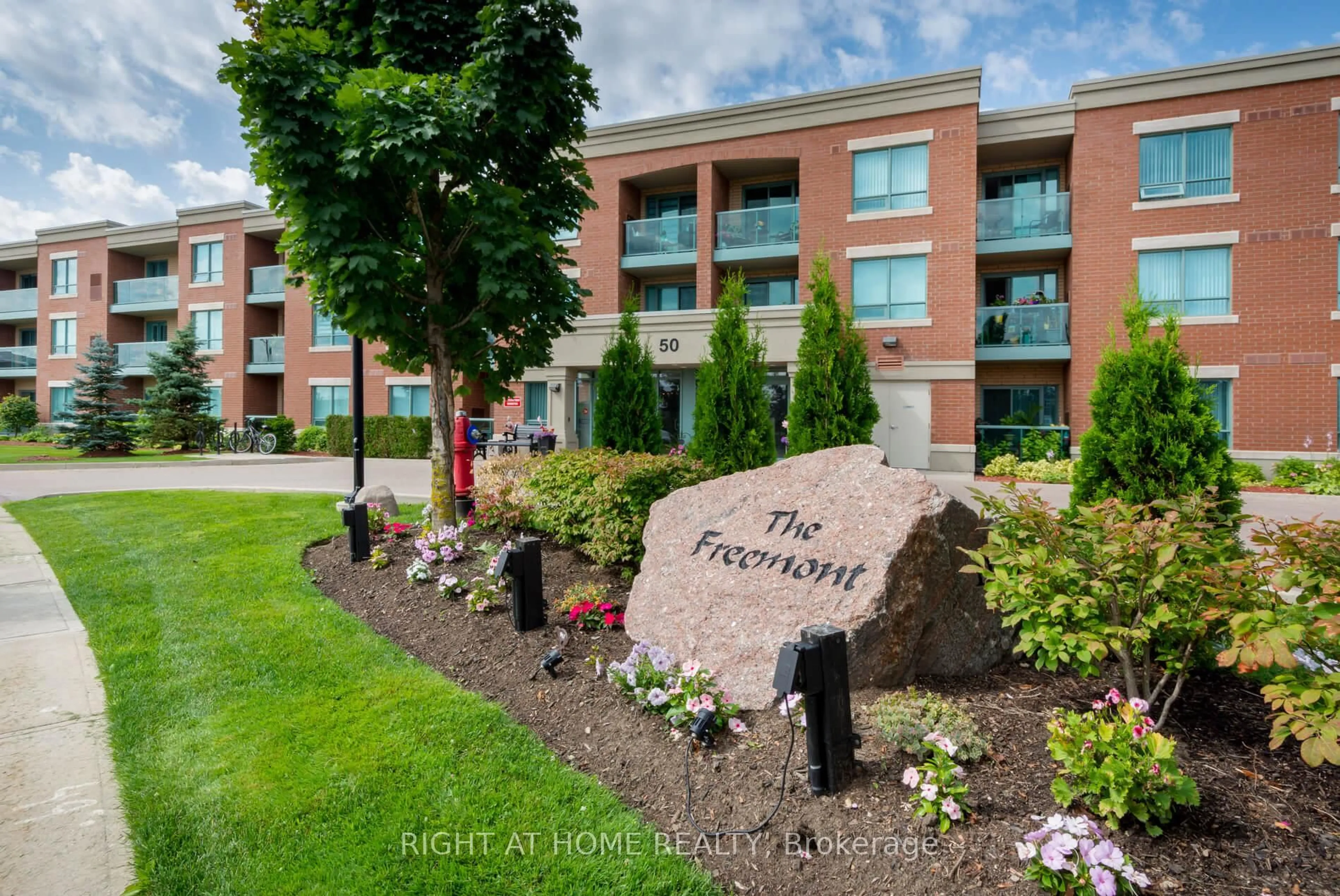 Patio, street for 50 Via Rosedale #317, Brampton Ontario L6R 3Z7