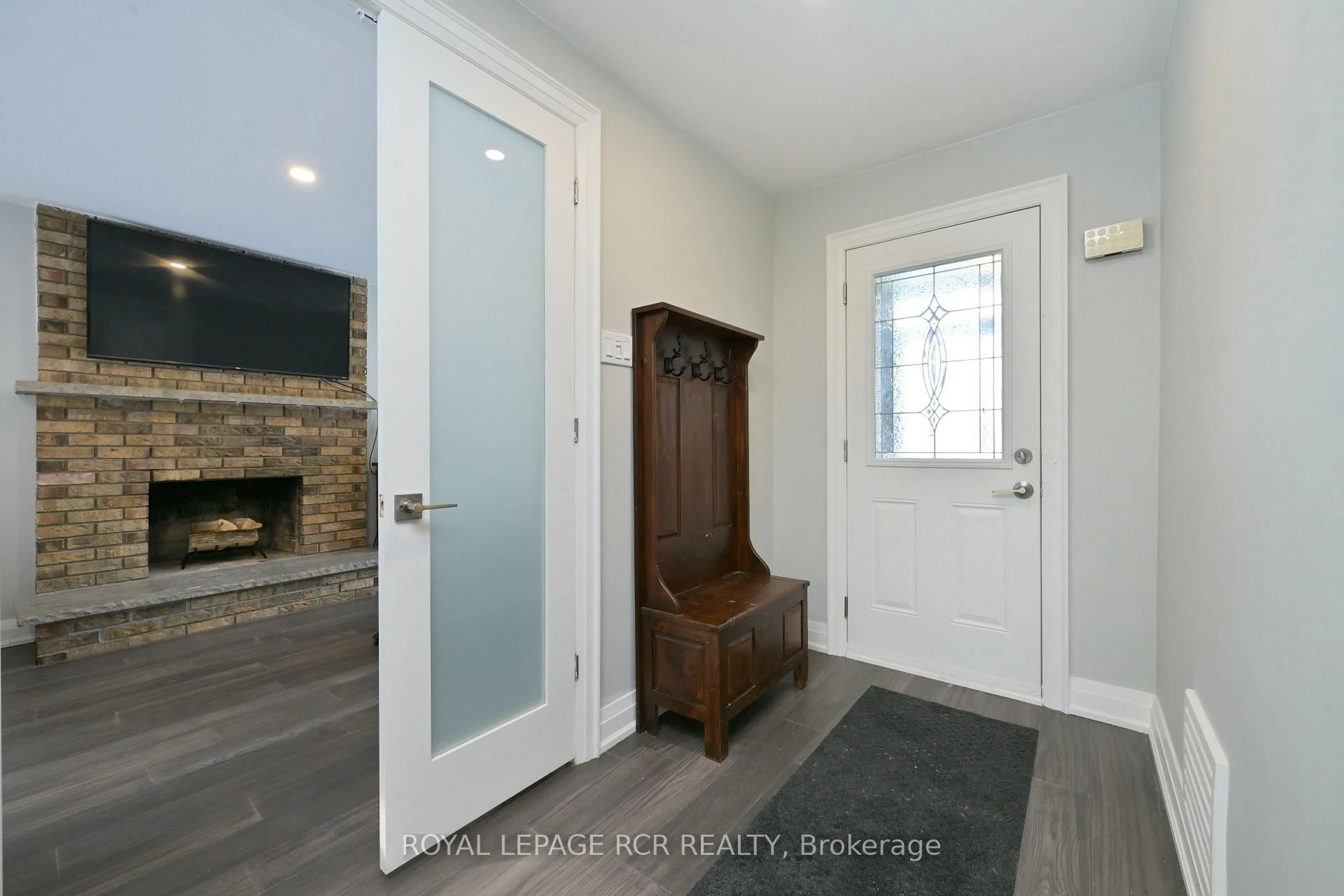 Indoor entryway for 14 Goldgate Cres, Orangeville Ontario L9W 4B5