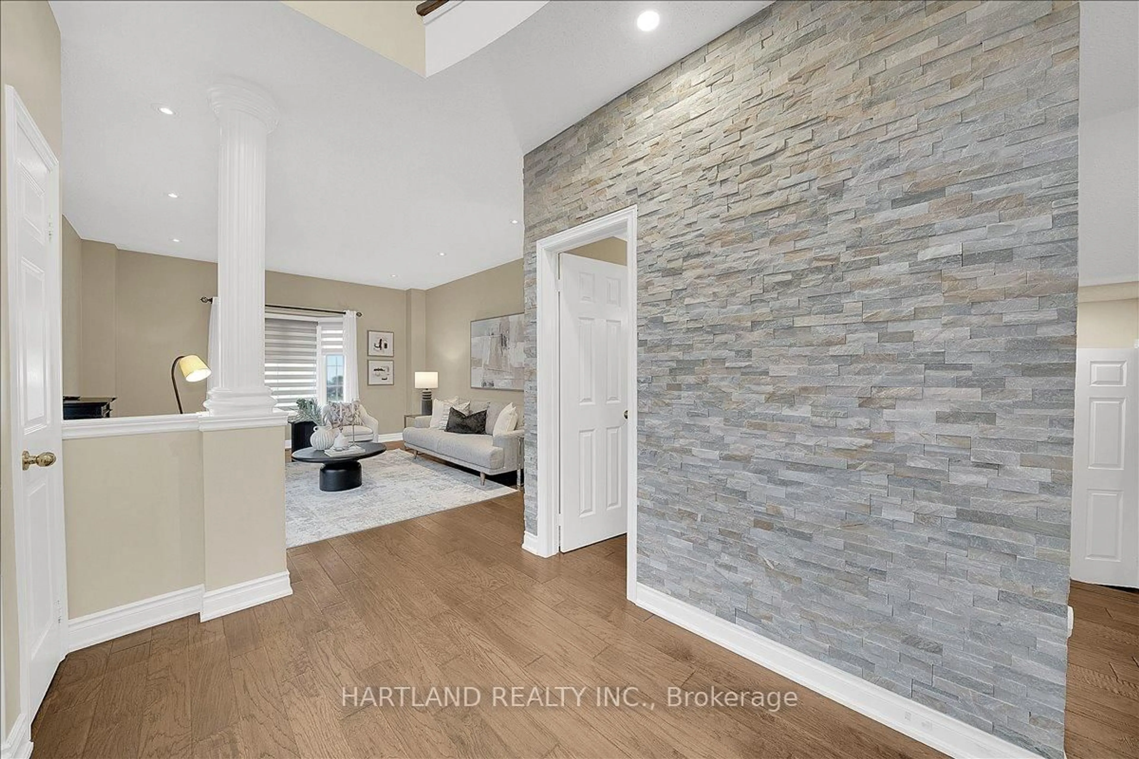 Indoor entryway for 3770 Deepwood Hts, Mississauga Ontario L5M 7M9