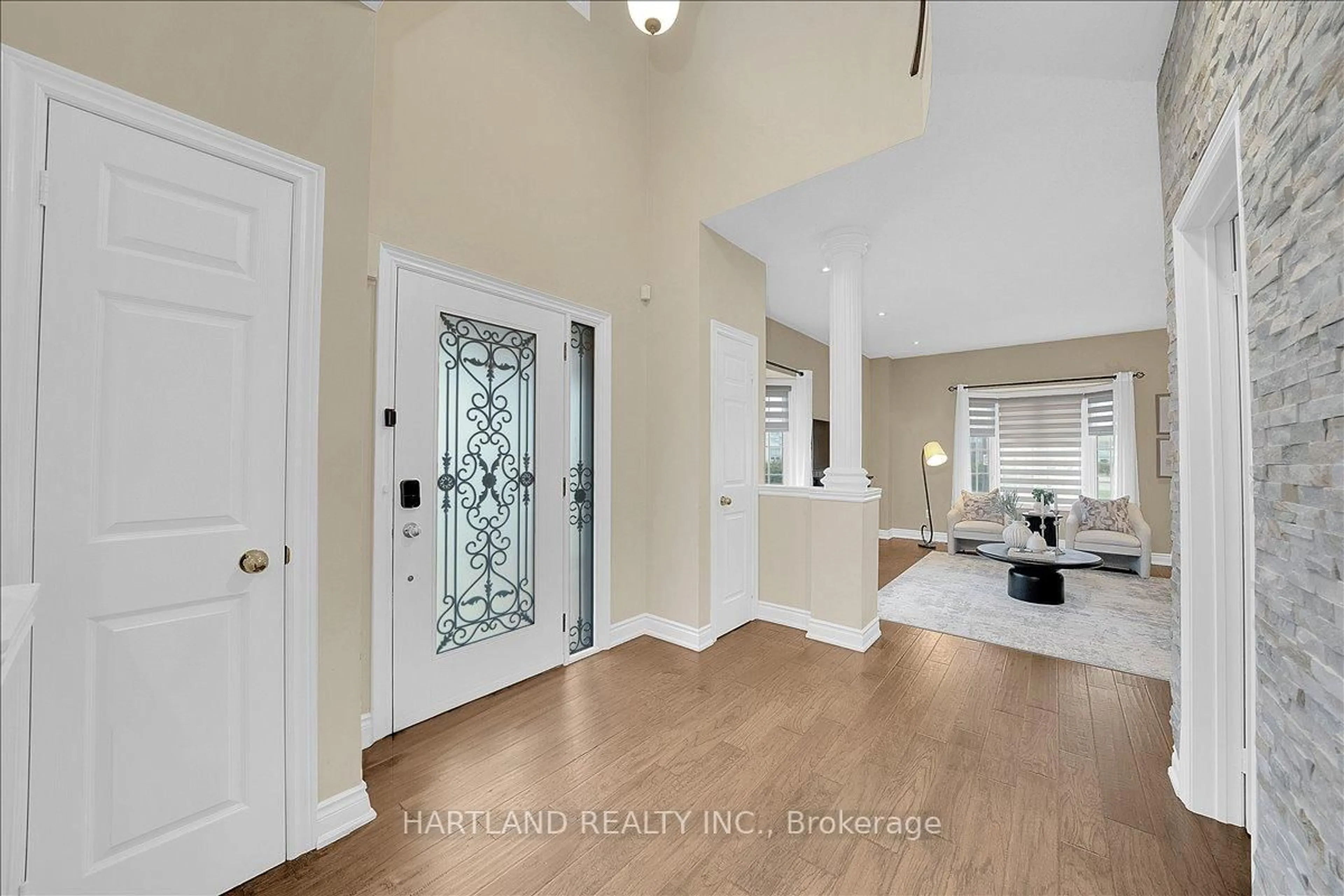 Indoor entryway for 3770 Deepwood Hts, Mississauga Ontario L5M 7M9