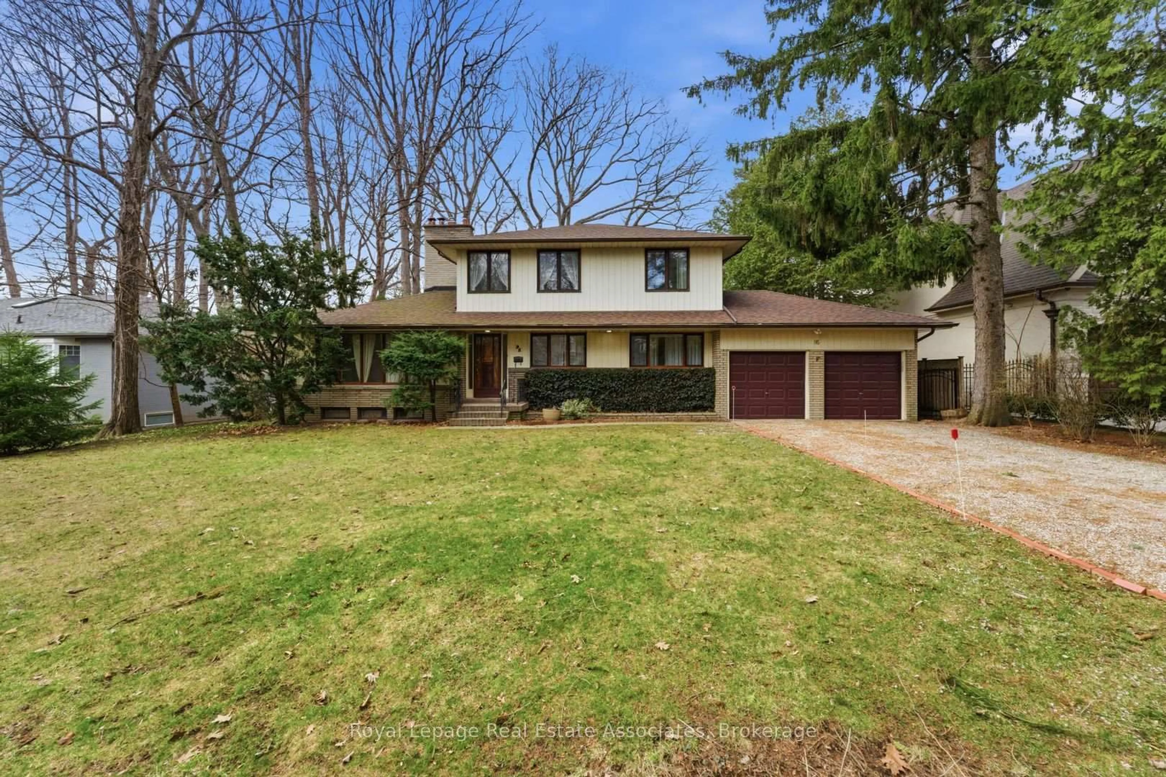 Unknown for 95 Oakes Dr, Mississauga Ontario L5G 3M2