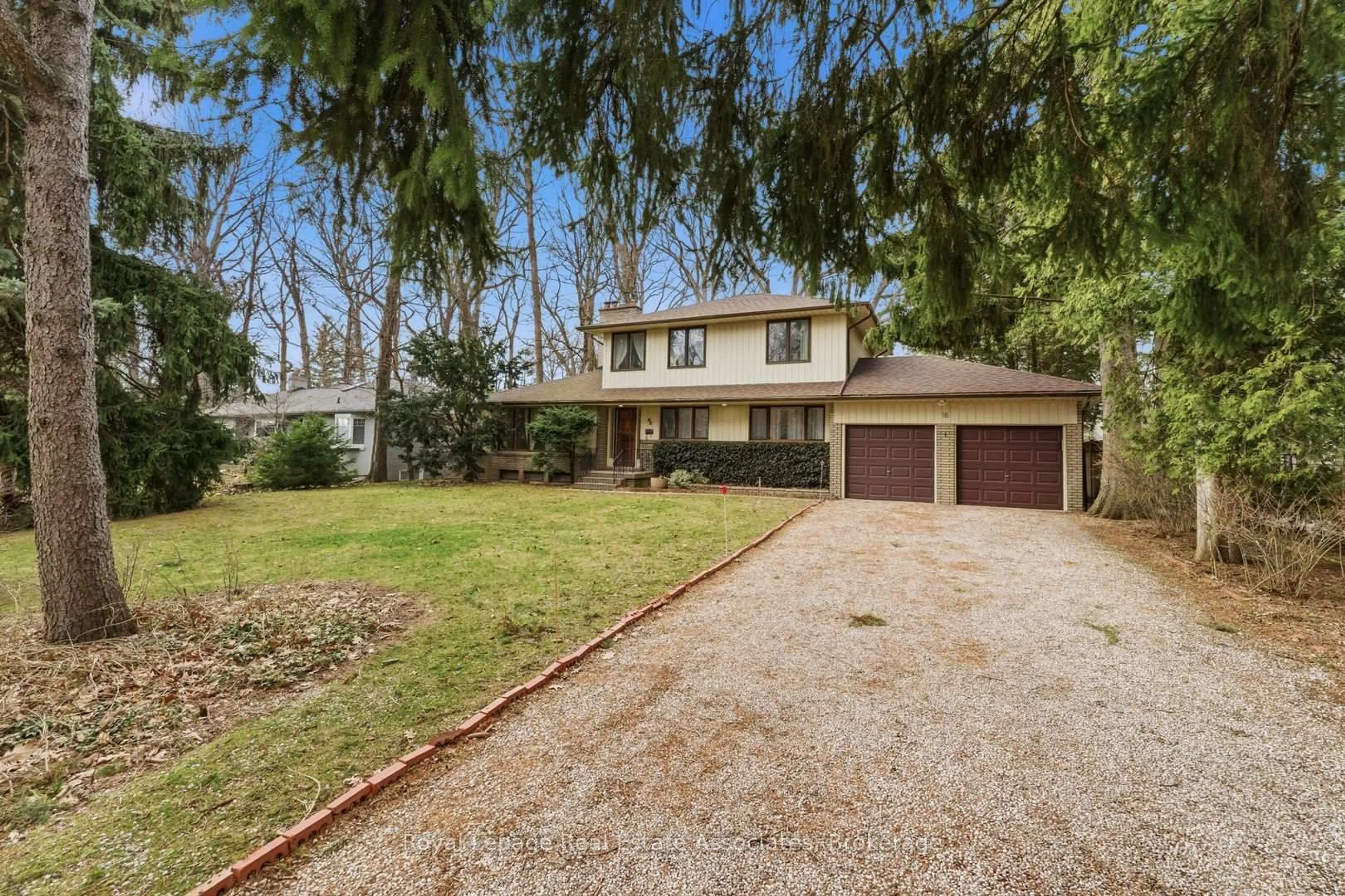 Unknown for 95 Oakes Dr, Mississauga Ontario L5G 3M2