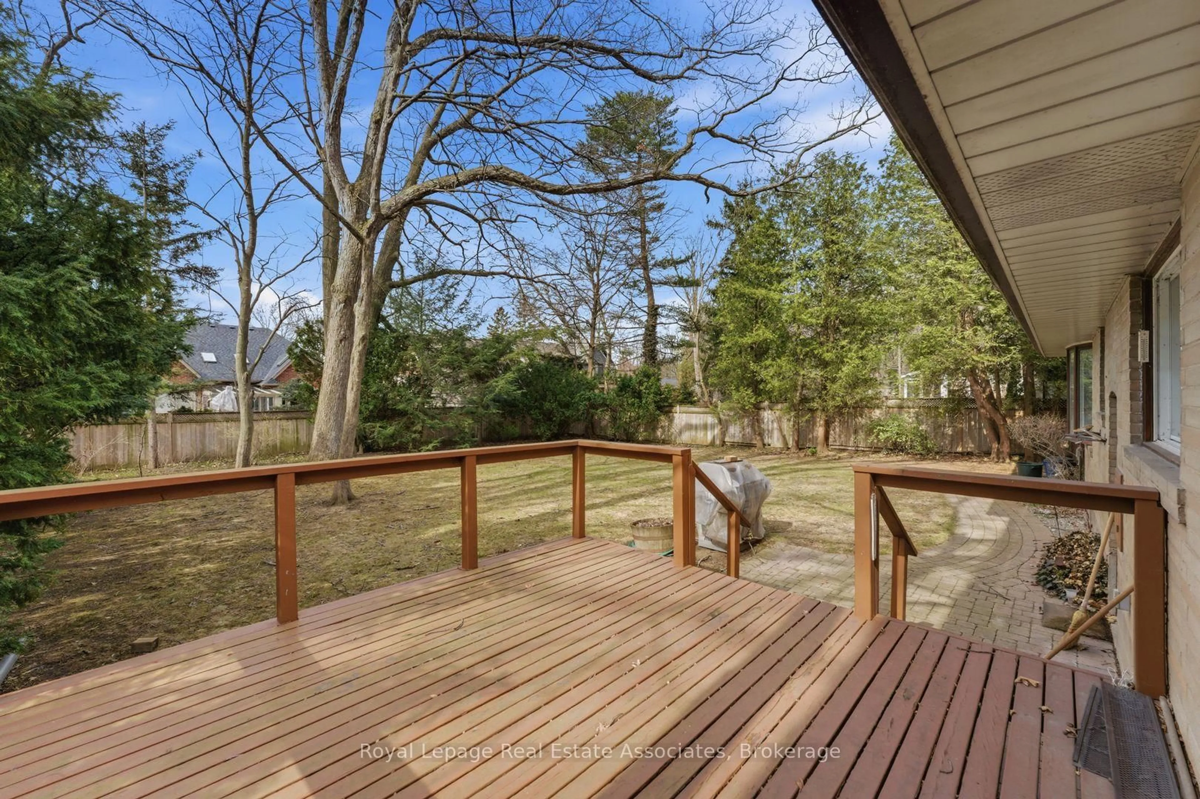 Patio, forest/trees view for 95 Oakes Dr, Mississauga Ontario L5G 3M2