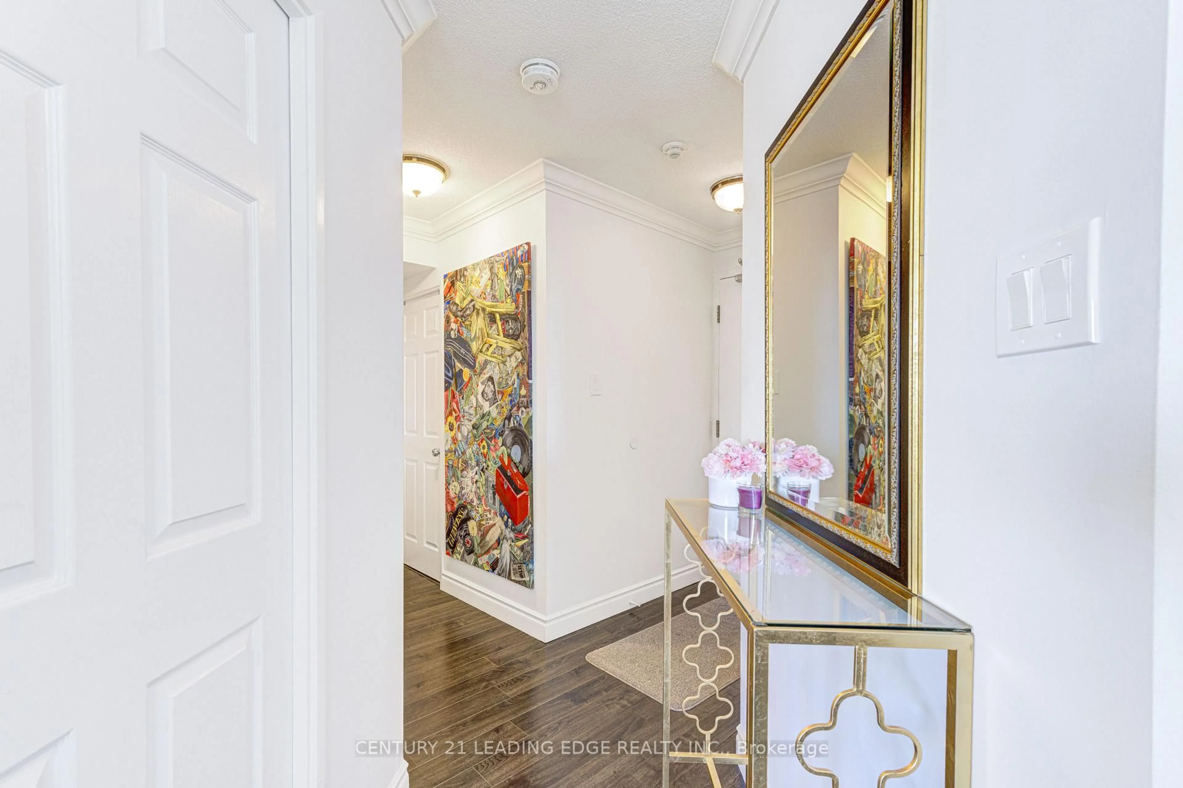 Indoor foyer for 4460 TUCANA Crt #1211, Mississauga Ontario L5R 3K9