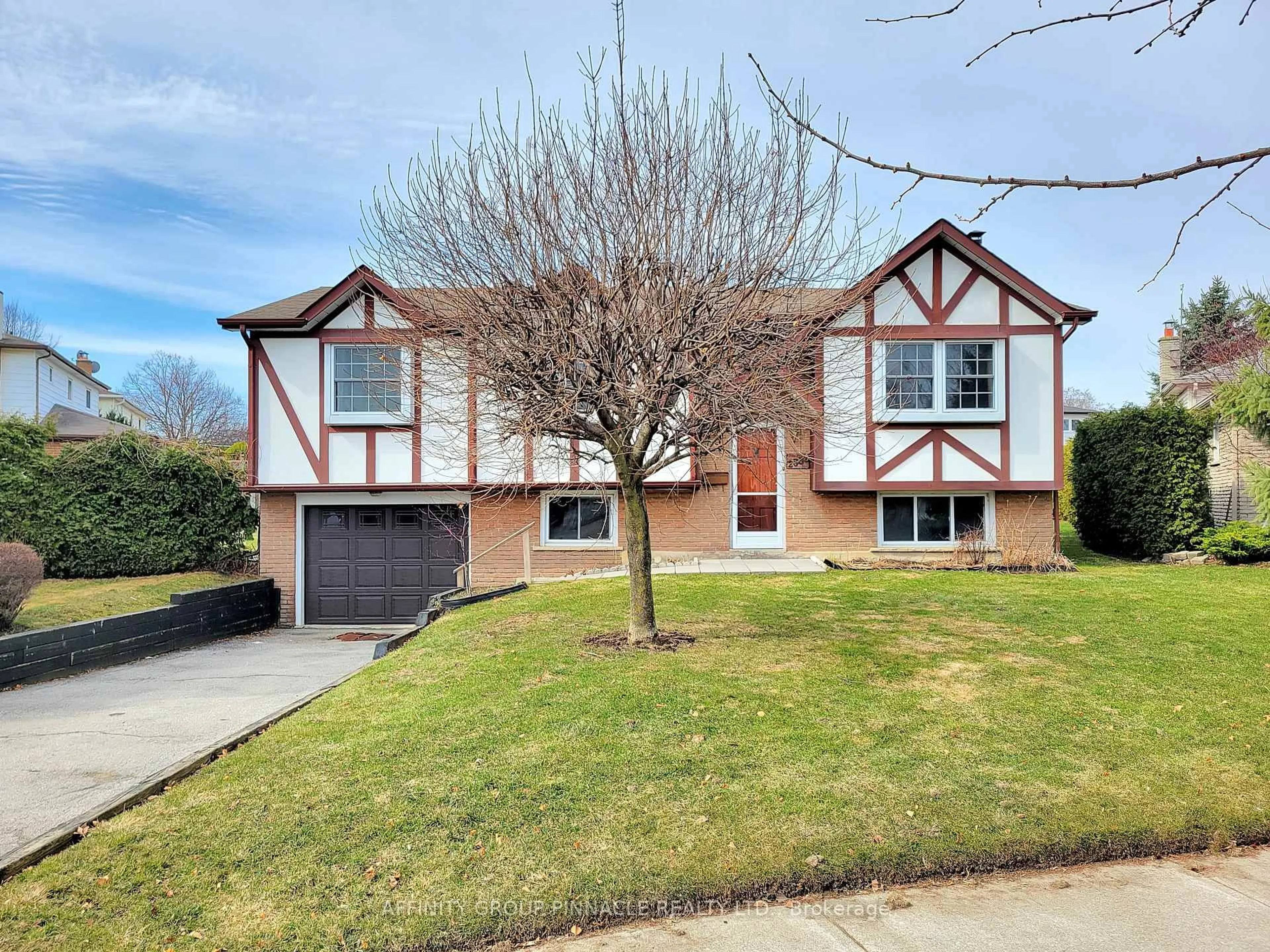 Unknown for 2338 Dorothea Crt, Mississauga Ontario L5B 2B7