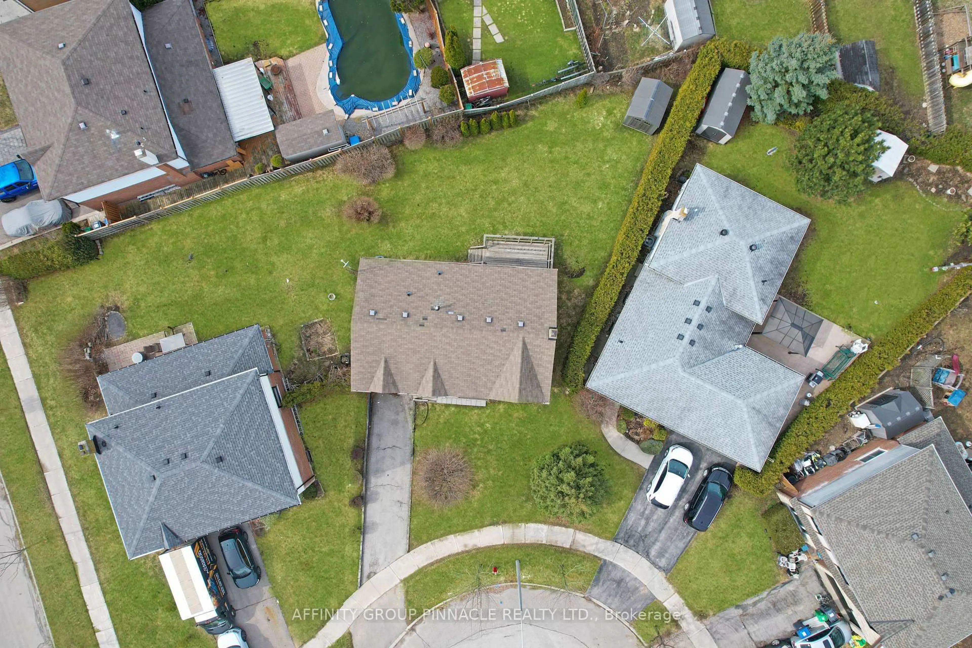 A pic from outside/outdoor area/front of a property/back of a property/a pic from drone, street for 2338 Dorothea Crt, Mississauga Ontario L5B 2B7