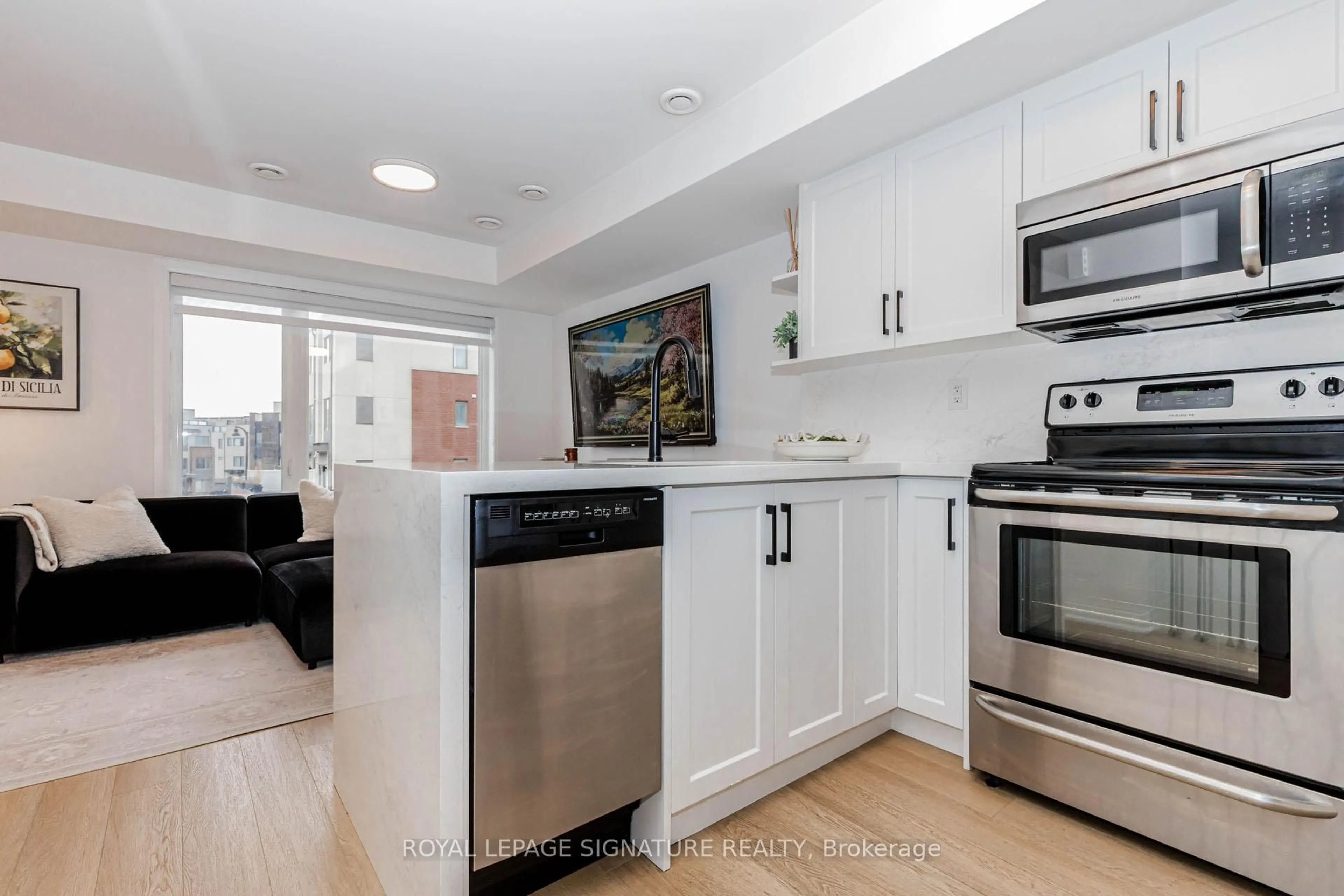 Open concept kitchen, unknown for 171 William Duncan Rd #3, Toronto Ontario M3K 0B8