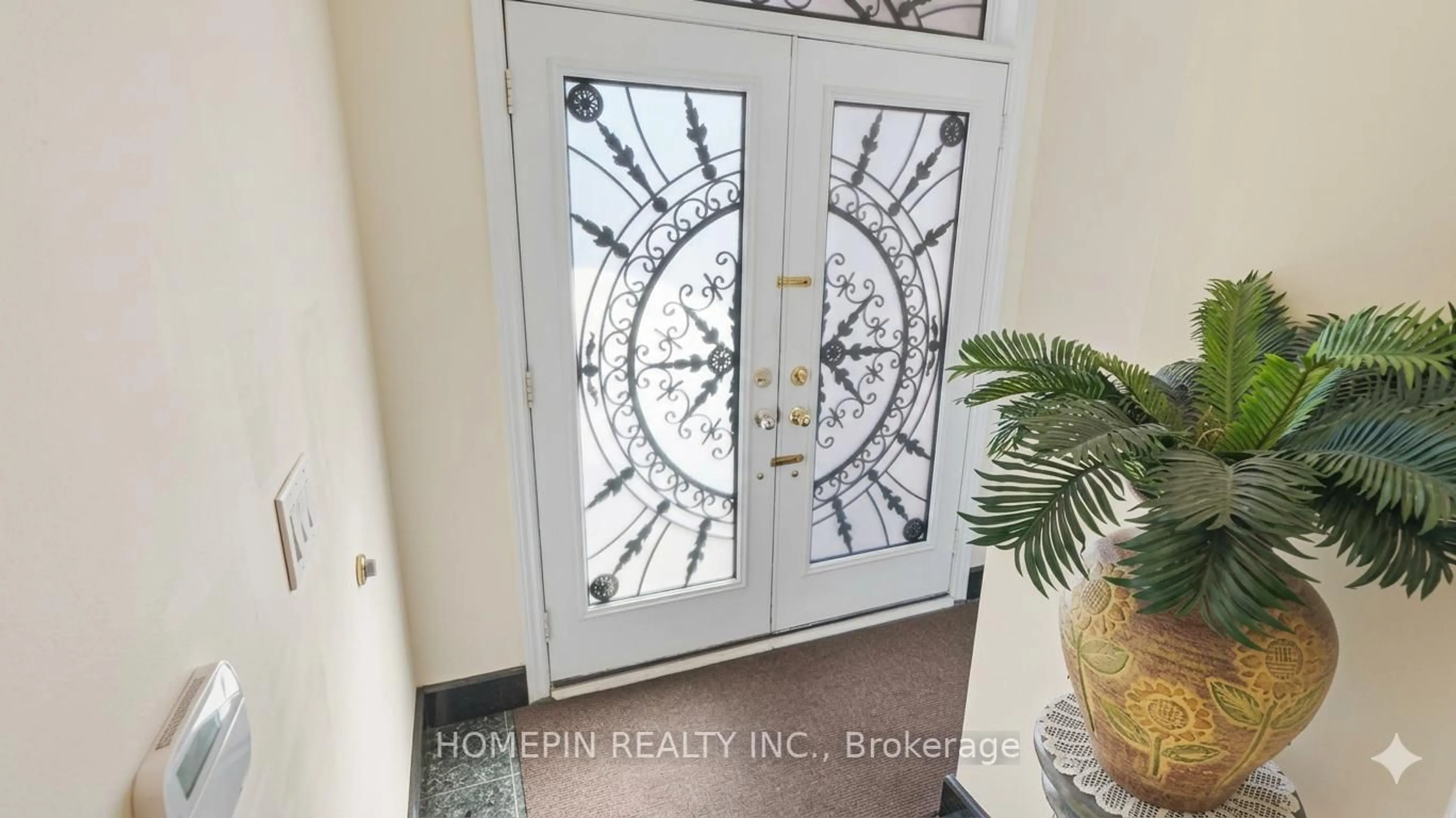 Indoor entryway for 74 Dewside Dr, Brampton Ontario L6R 0X5