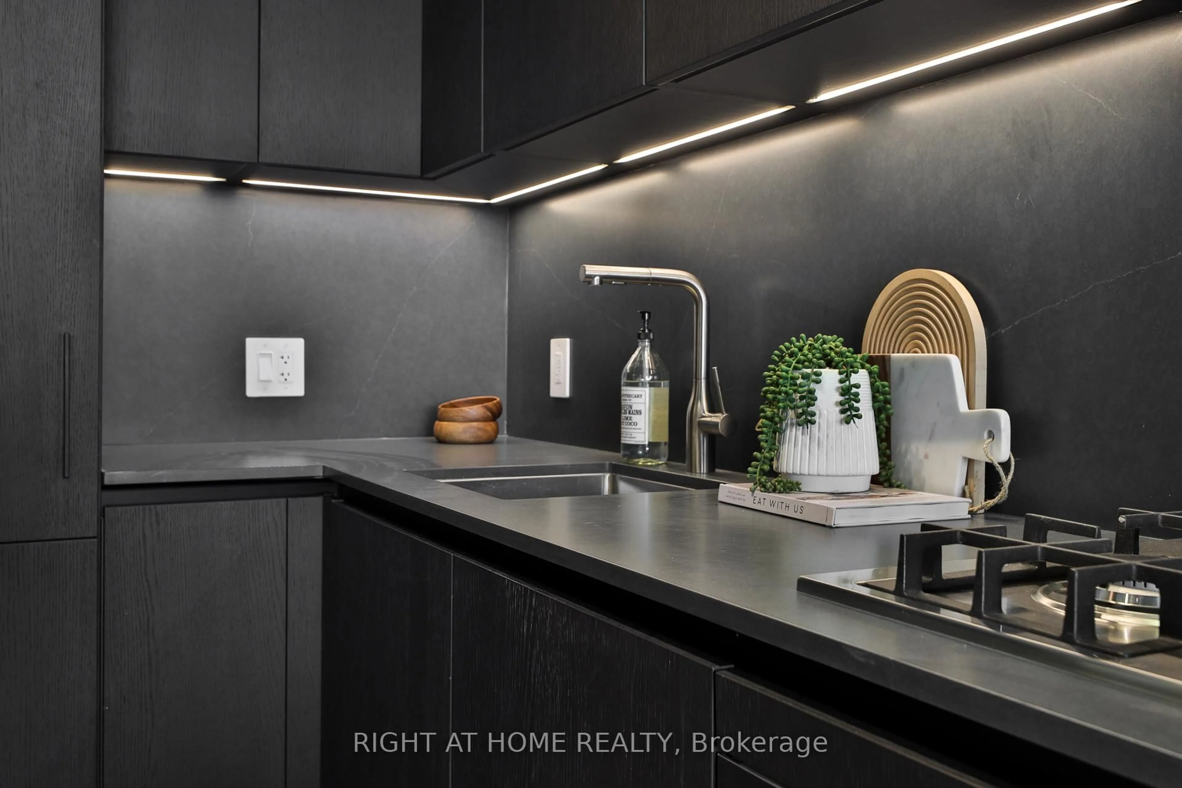 Contemporary kitchen, unknown for 2720 Dundas St #PH 6, Toronto Ontario M6P 1Y2