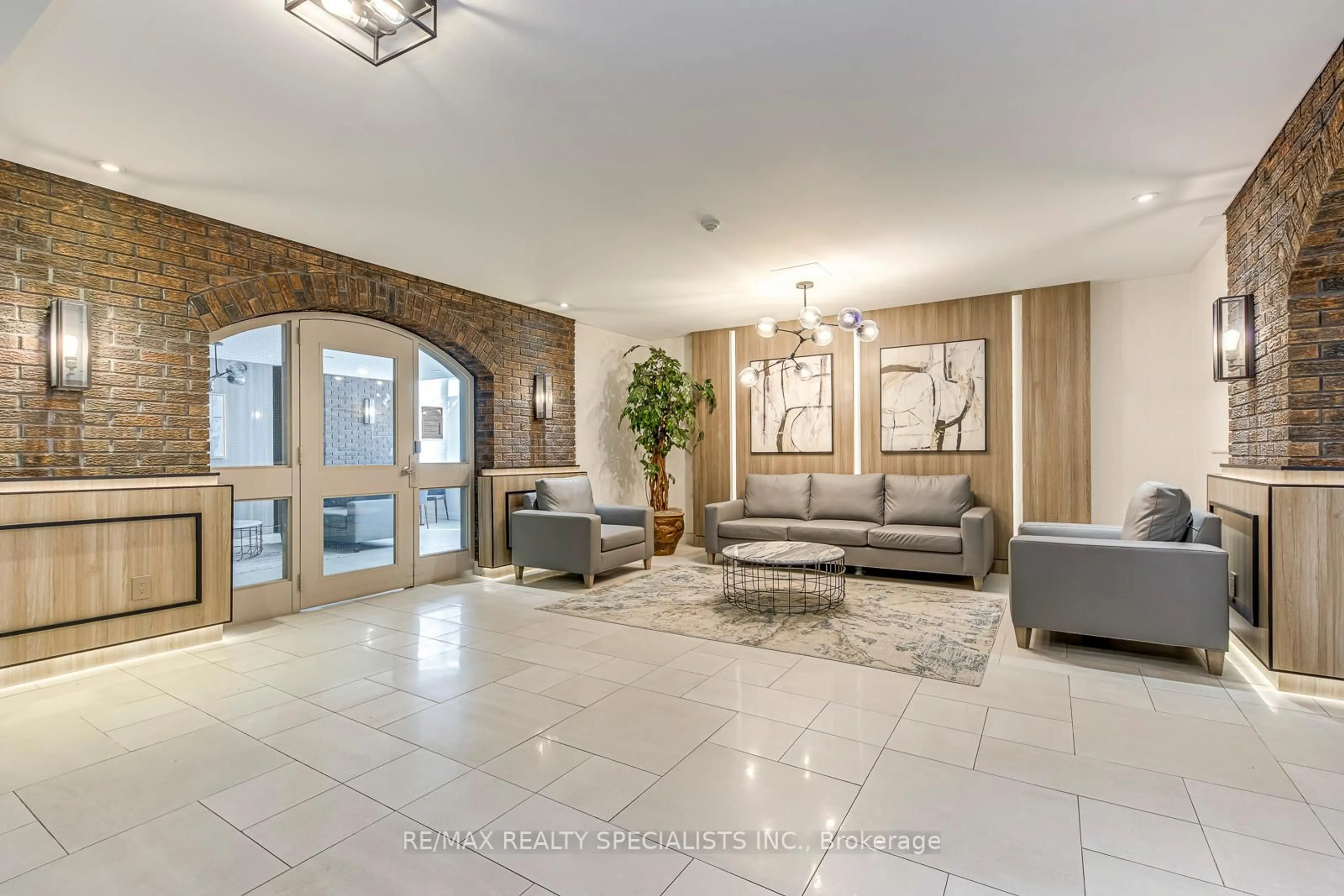 Lobby for 966 Inverhouse Dr #405, Mississauga Ontario L5J 4B6