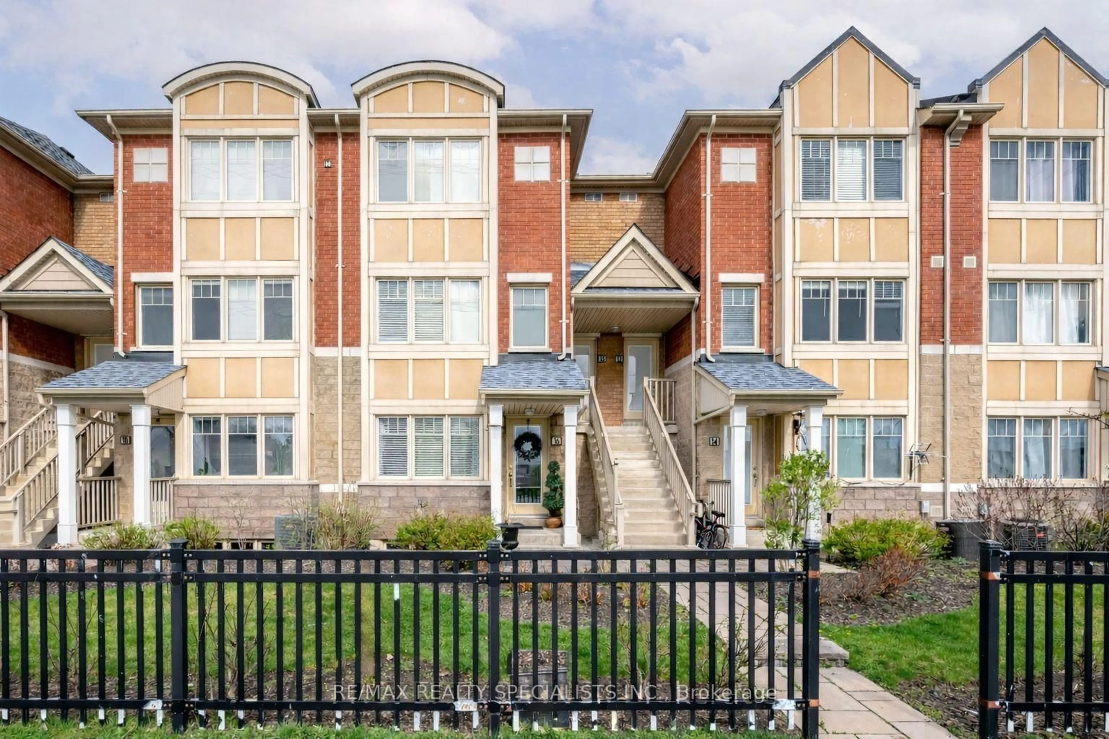 Home with brick exterior material, unknown for 3975 Eglinton Ave #16, Mississauga Ontario L5M 0E7