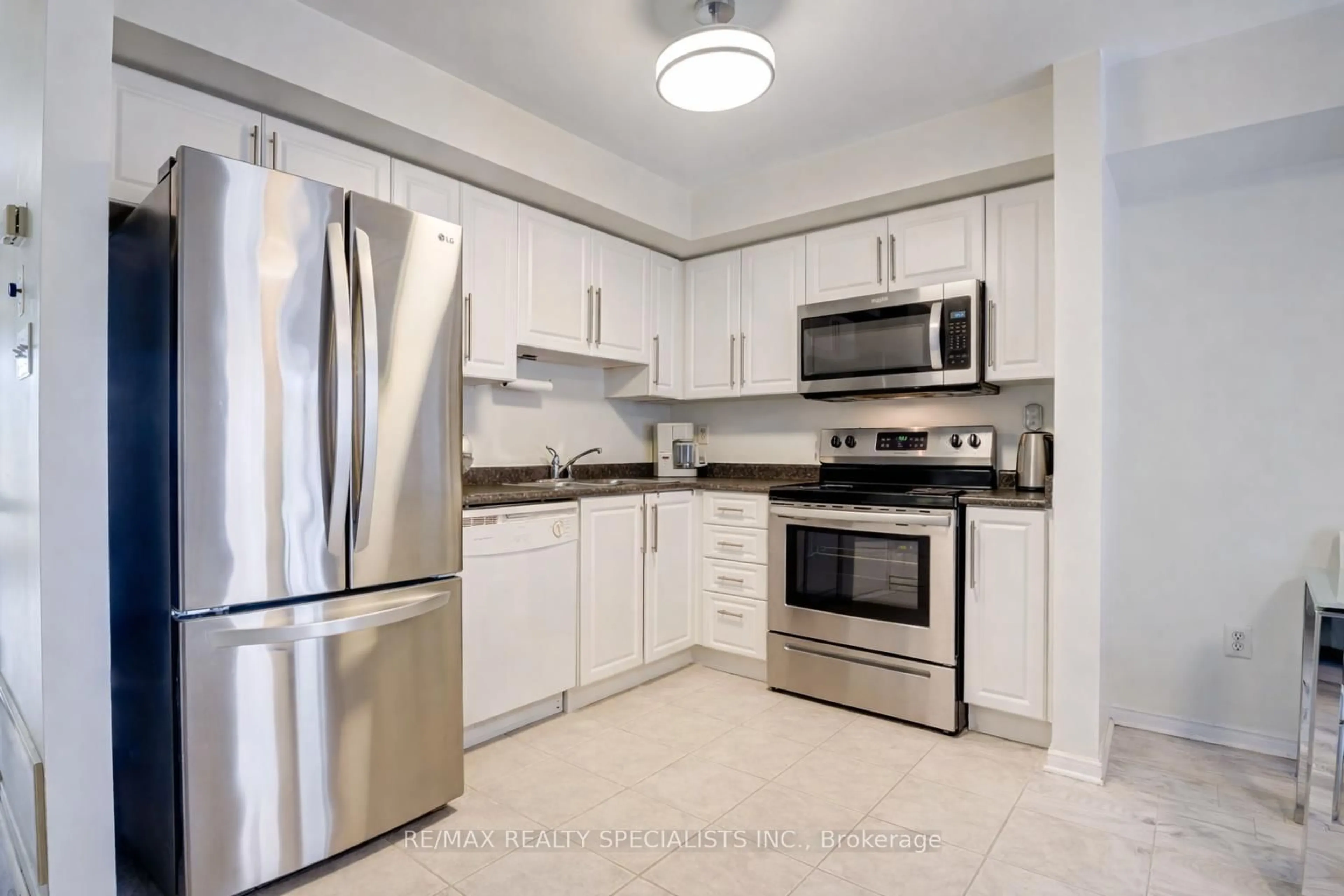 Standard kitchen, ceramic/tile floor for 3975 Eglinton Ave #16, Mississauga Ontario L5M 0E7