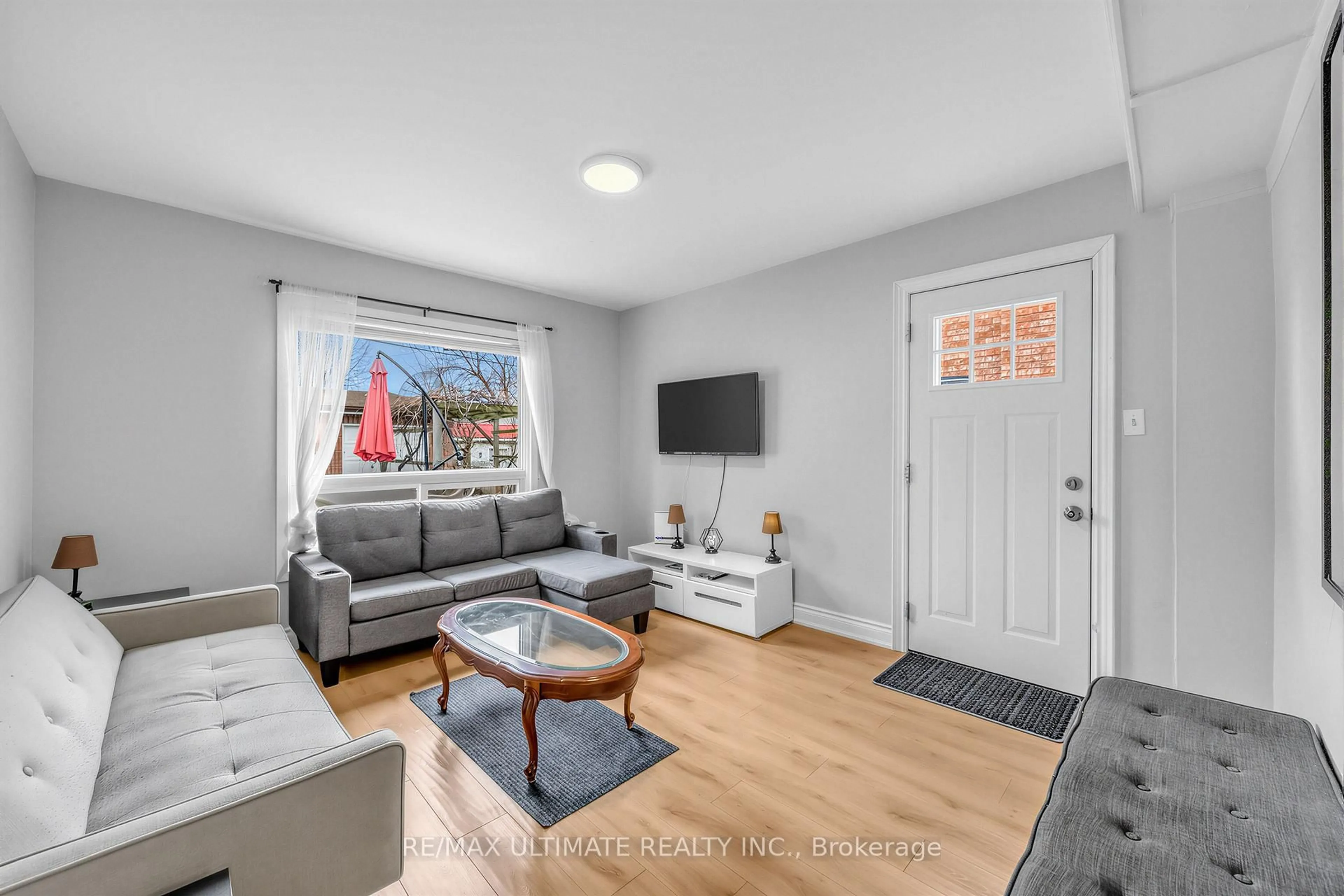 Living room with furniture, unknown for 57 Shanly St, Toronto Ontario M6H 1S4