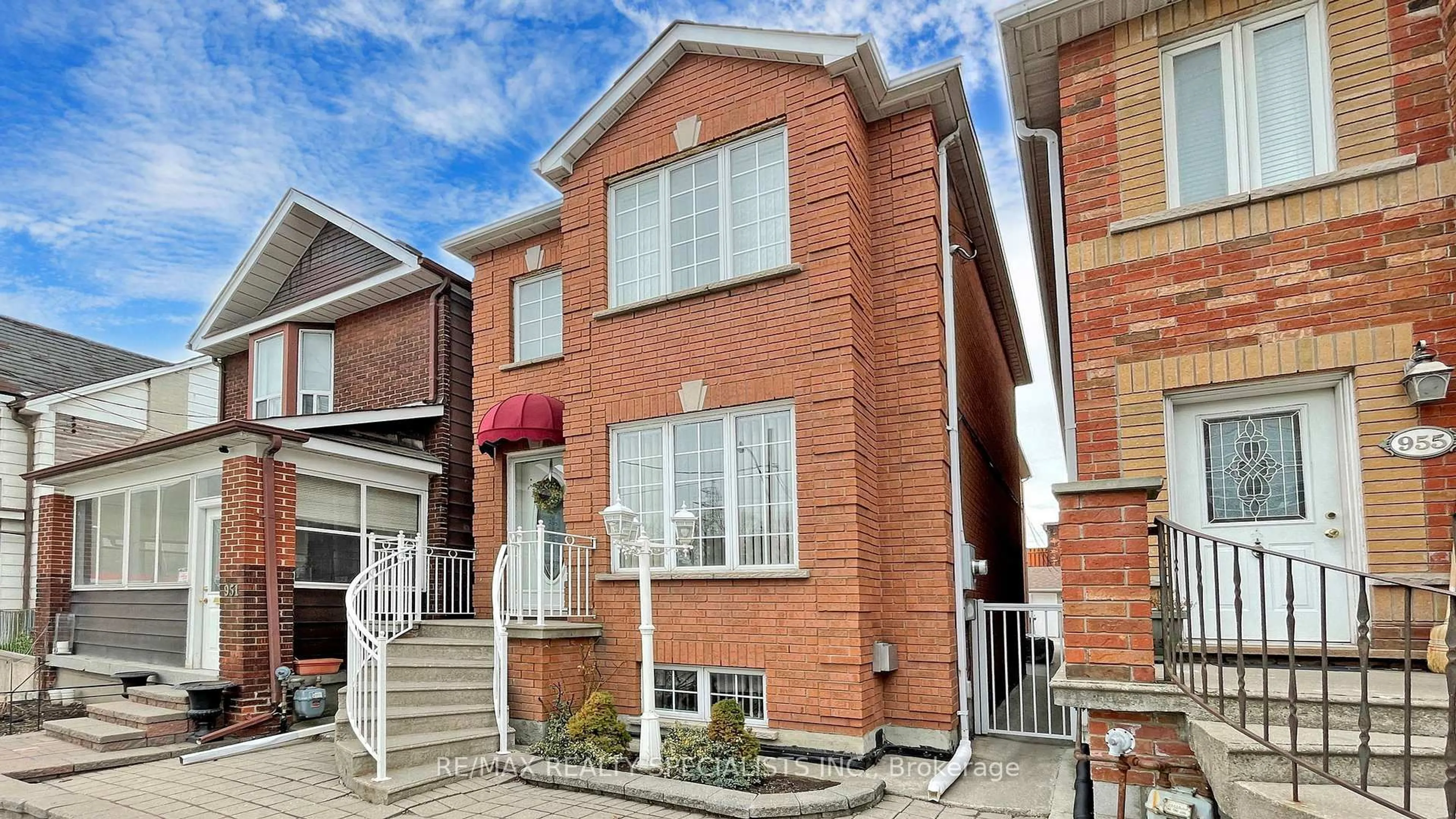 Home with brick exterior material, street for 953 Dupont St, Toronto Ontario M6H 1Z4