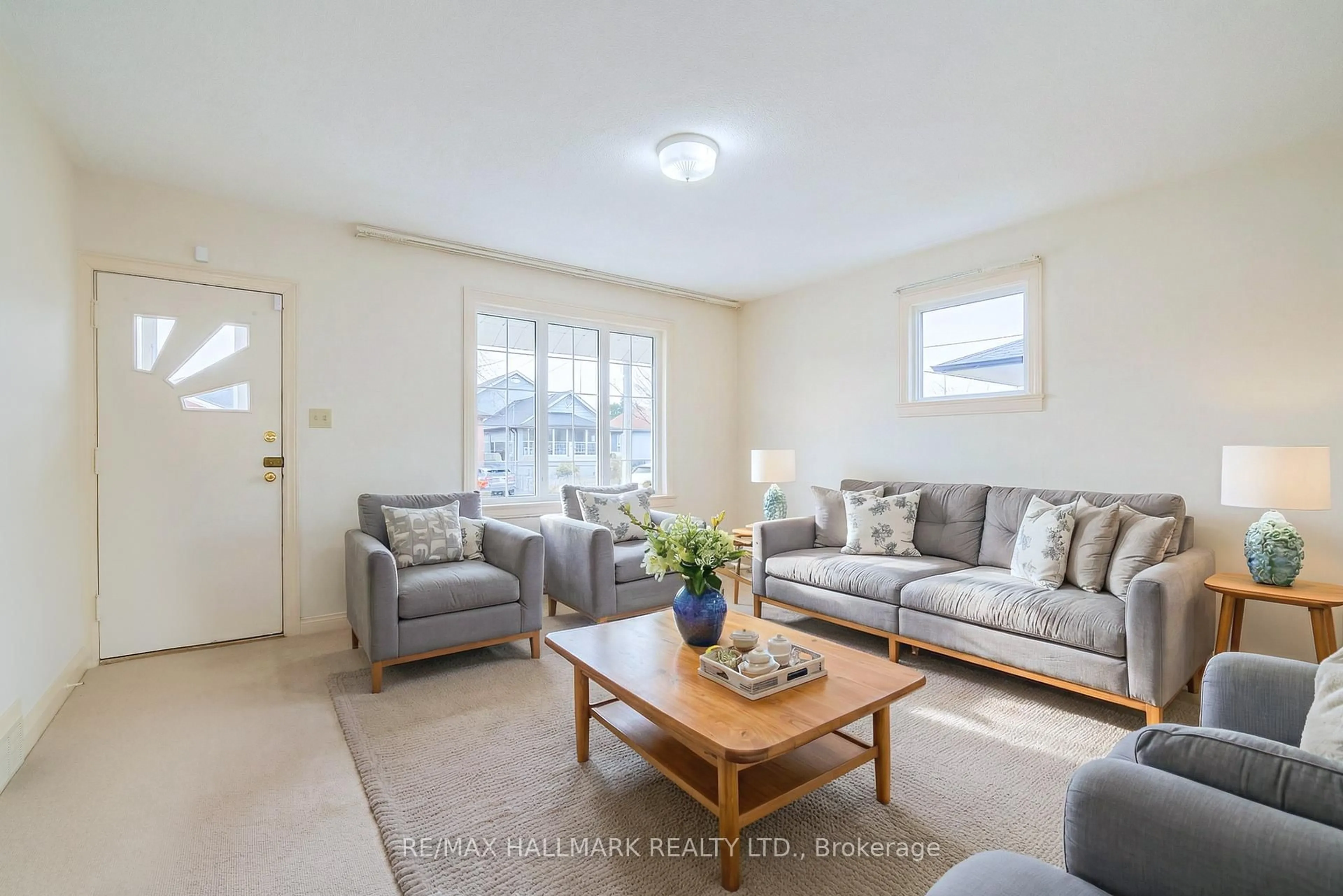 Living room with furniture, unknown for 945 Glencairn Ave, Toronto Ontario M6B 2A6