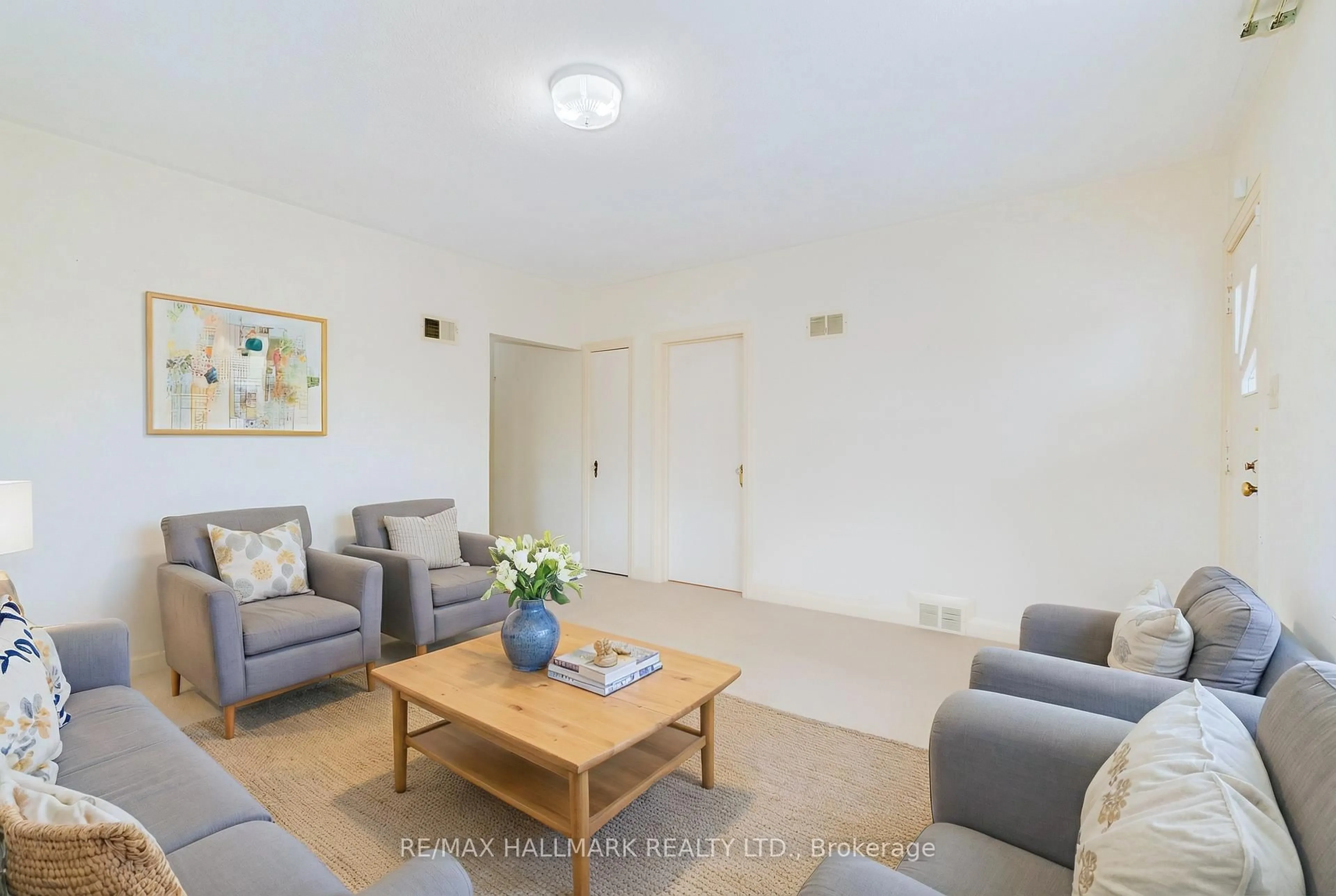 Living room with furniture, unknown for 945 Glencairn Ave, Toronto Ontario M6B 2A6