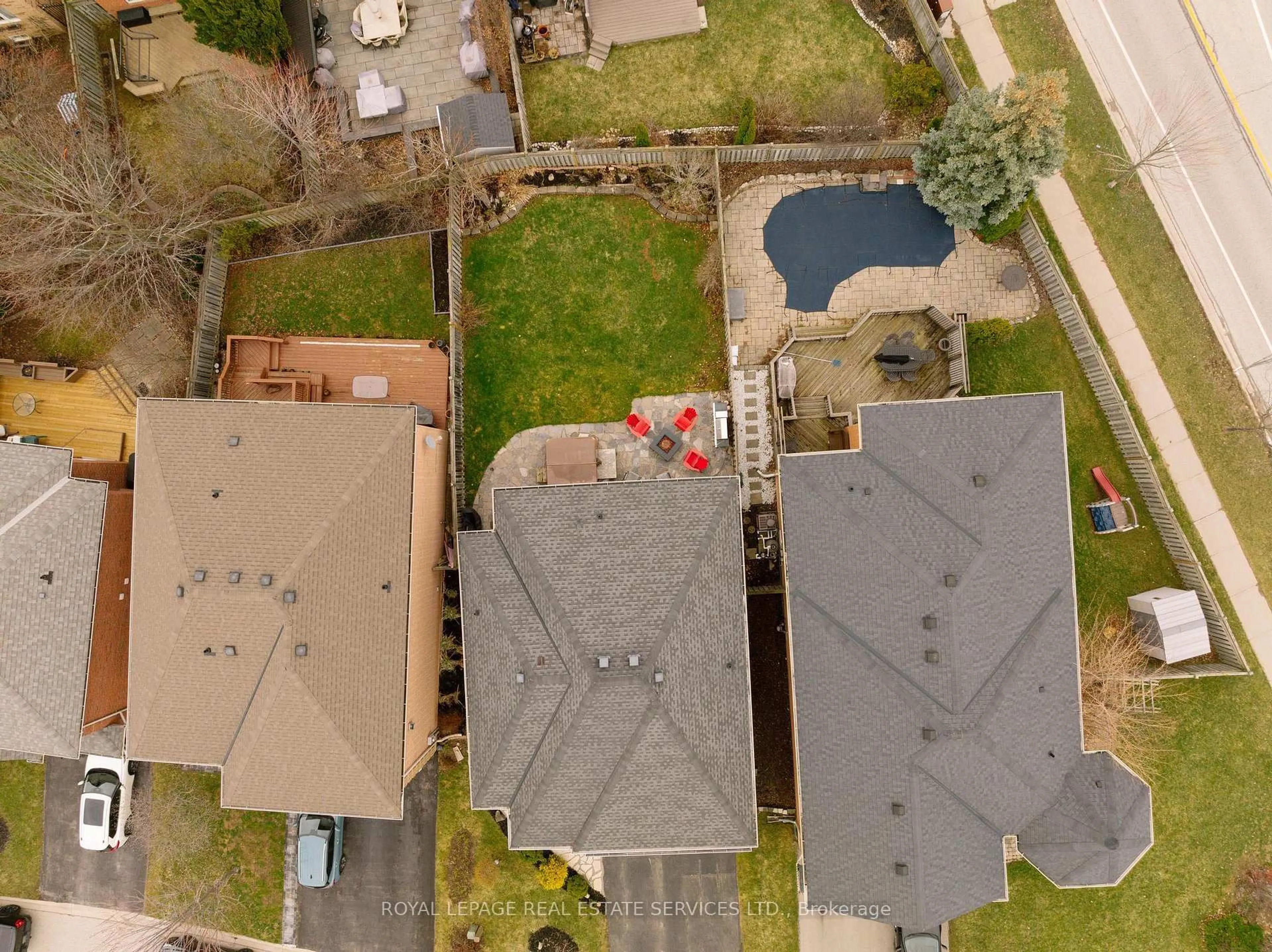 A pic from outside/outdoor area/front of a property/back of a property/a pic from drone, unknown for 2370 Stillmeadow Rd, Oakville Ontario L6M 4C8