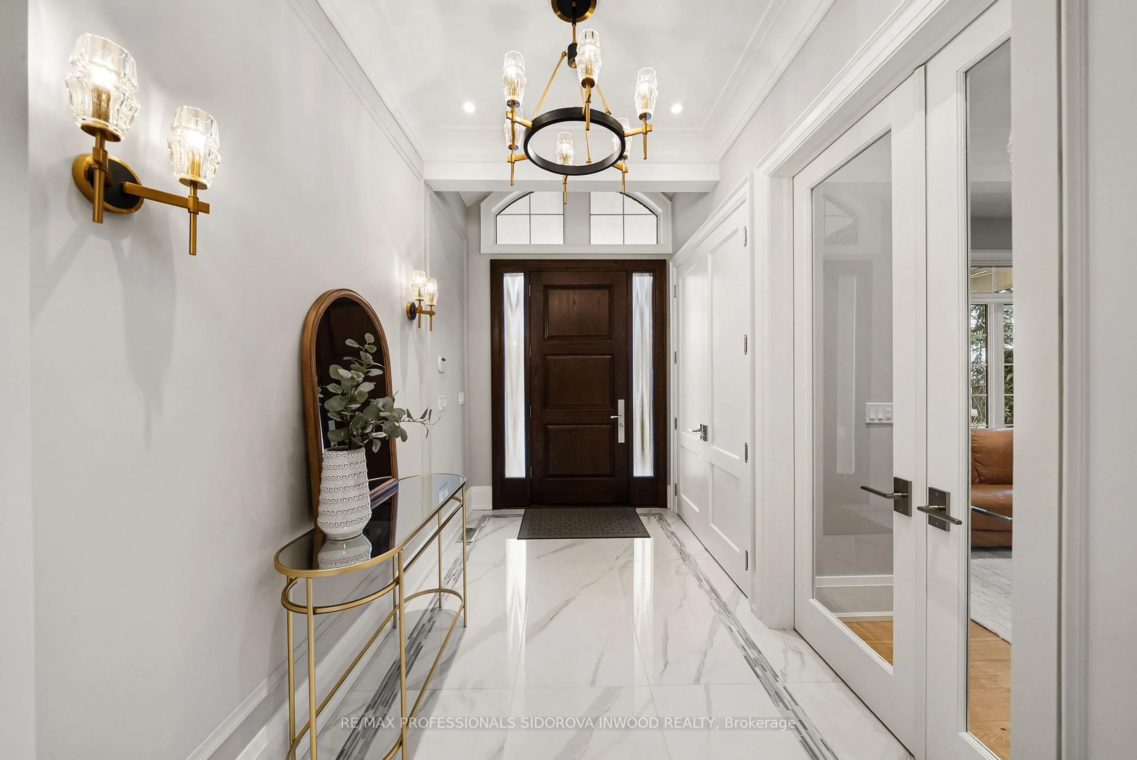 Indoor foyer for 4 Tanglewood Terr, Toronto Ontario M8Y 3P1