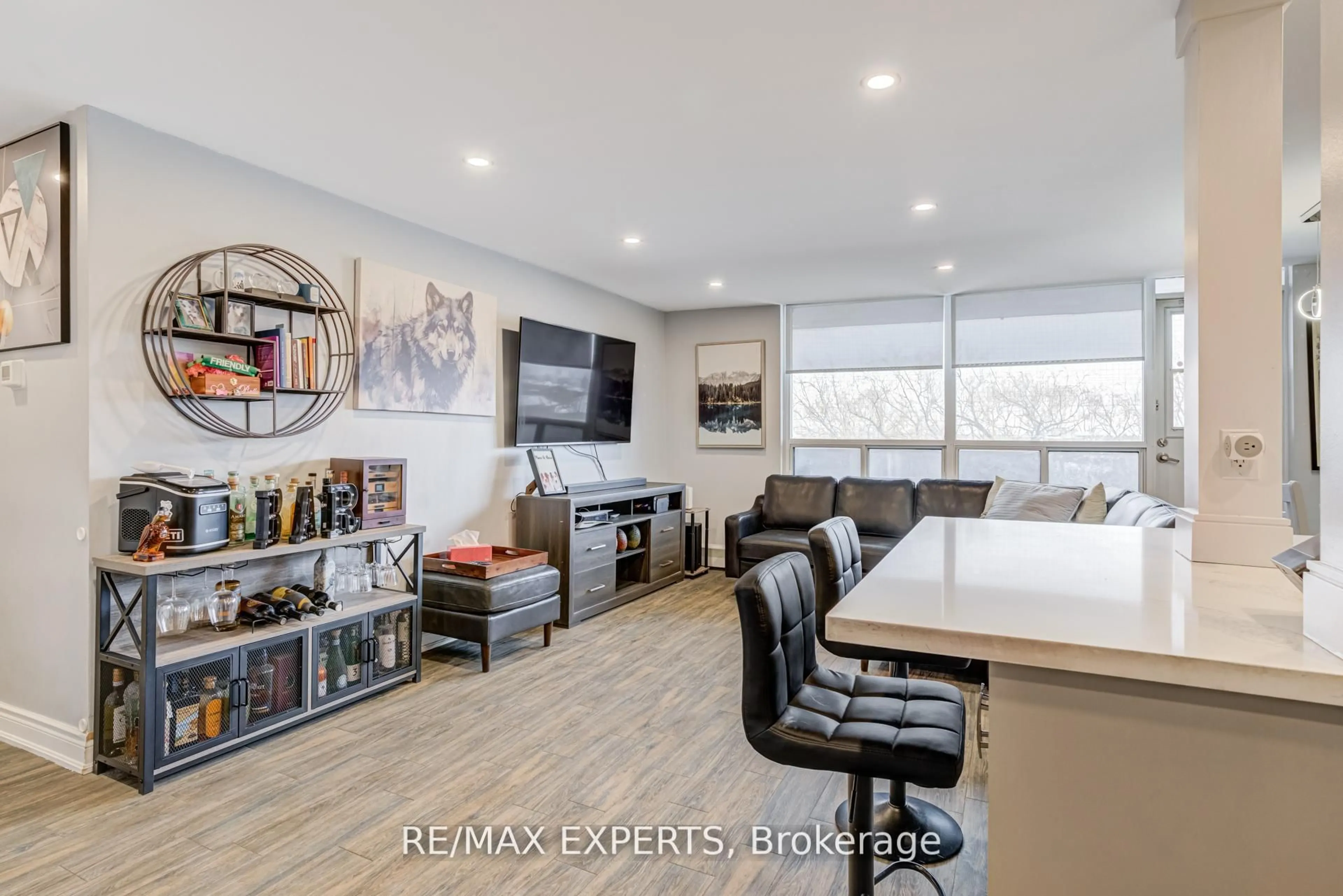 Unknown for 3390 Weston Rd #406, Toronto Ontario M9M 2X3