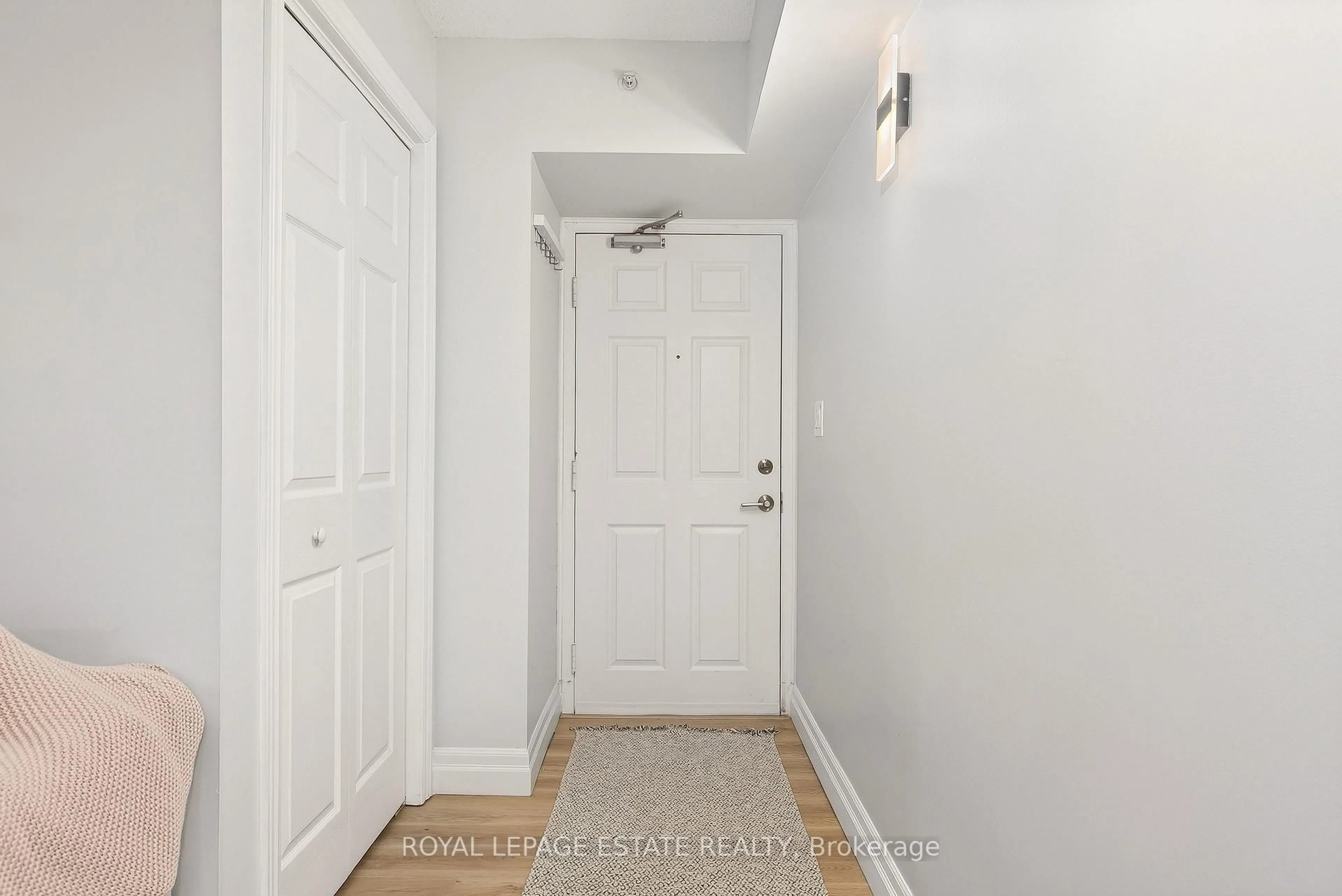 Indoor entryway for 2035 Appleby Line #101, Burlington Ontario L7L 7G8
