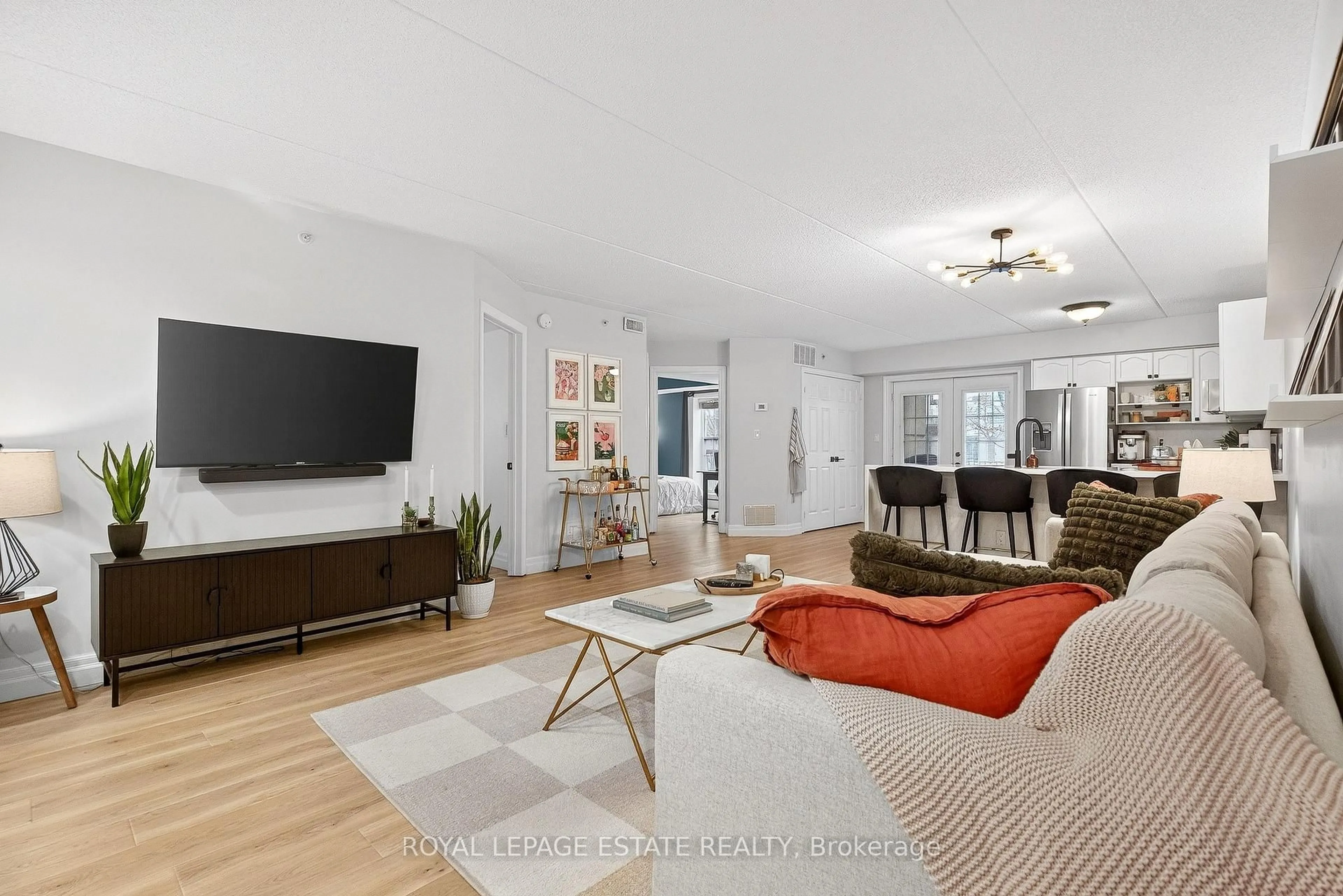 Living room with furniture, unknown for 2035 Appleby Line #101, Burlington Ontario L7L 7G8