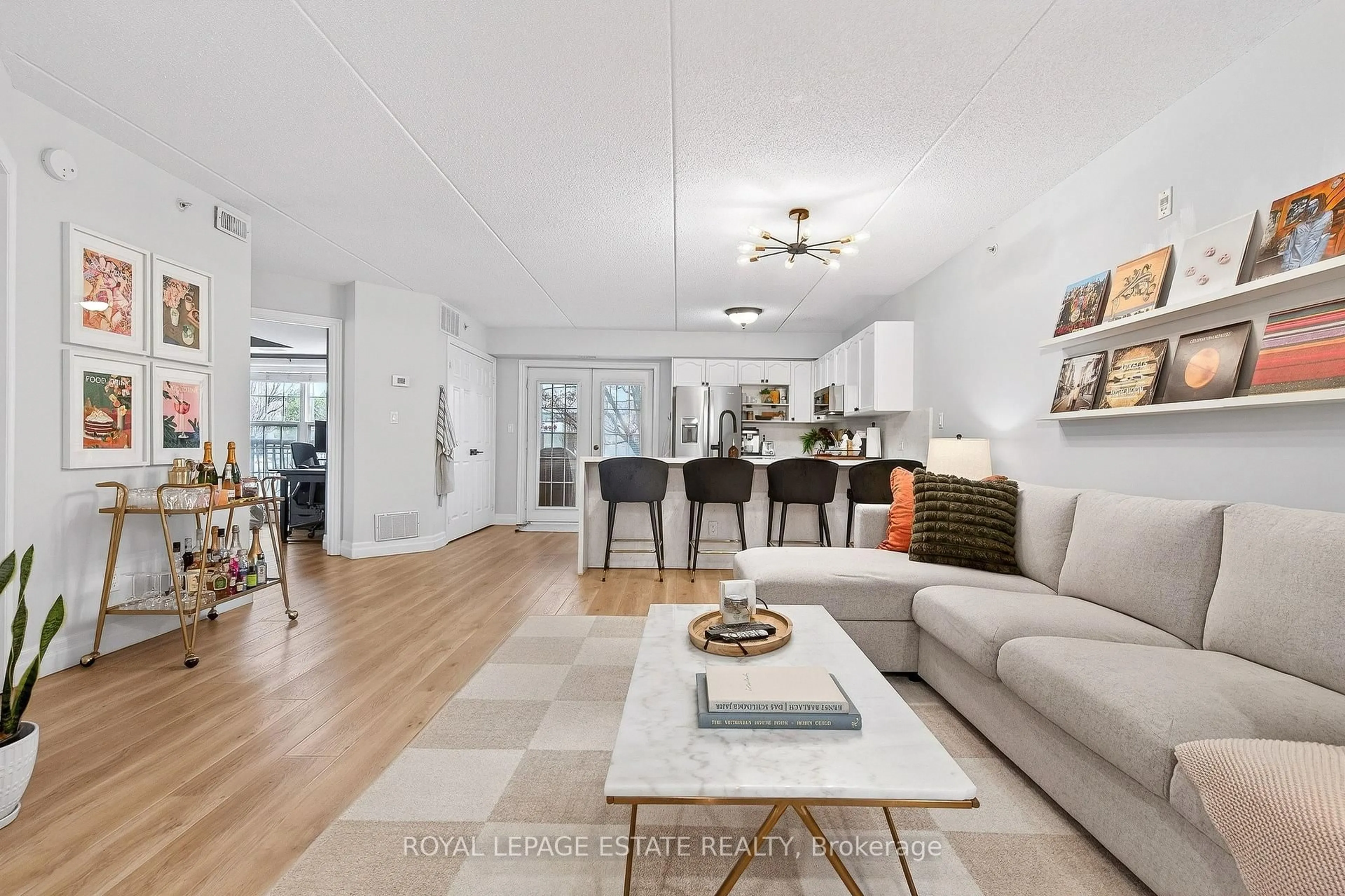 Living room with furniture, unknown for 2035 Appleby Line #101, Burlington Ontario L7L 7G8