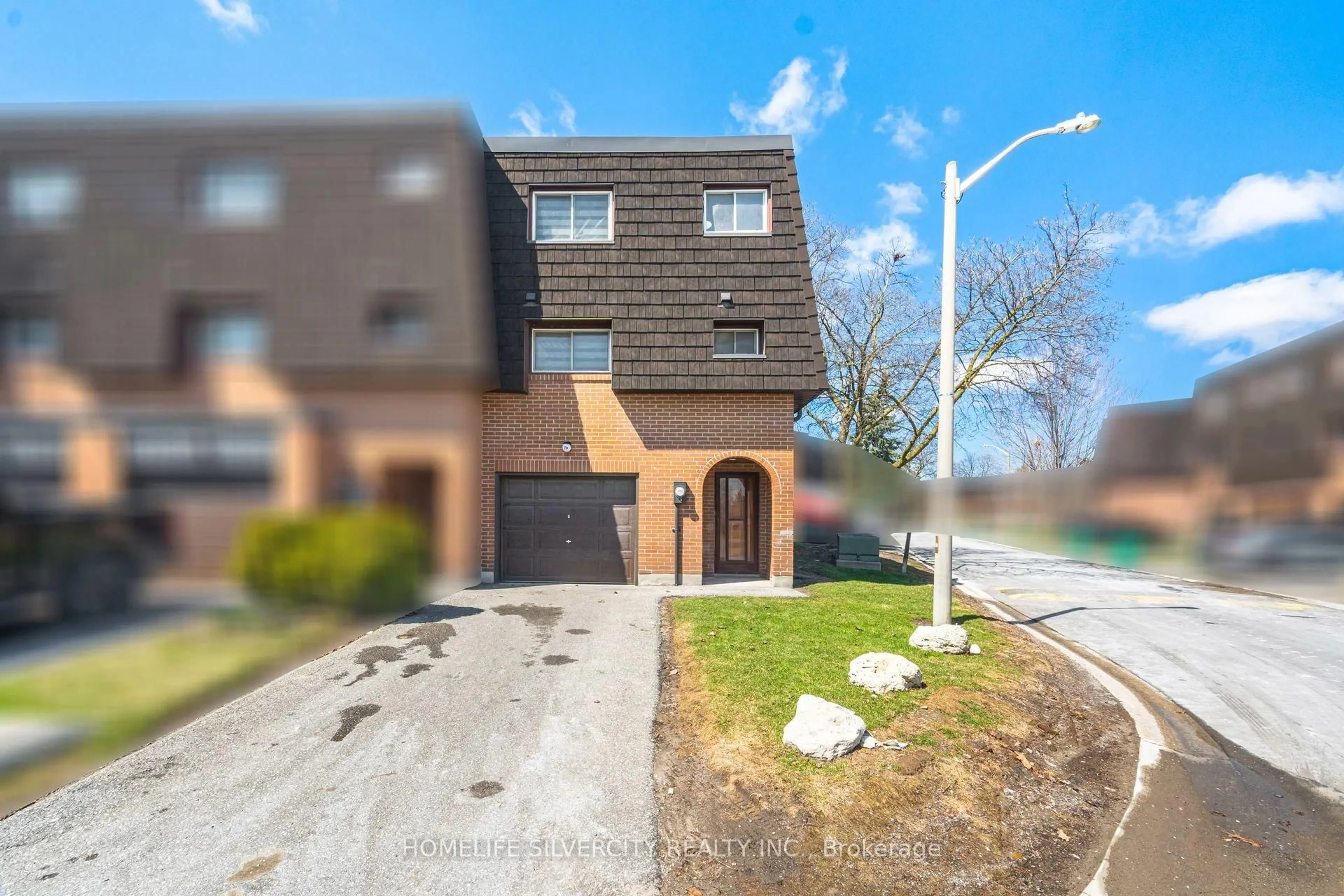 A pic from outside/outdoor area/front of a property/back of a property/a pic from drone, street for 79 Darras Crt, Brampton Ontario L6T 1W7
