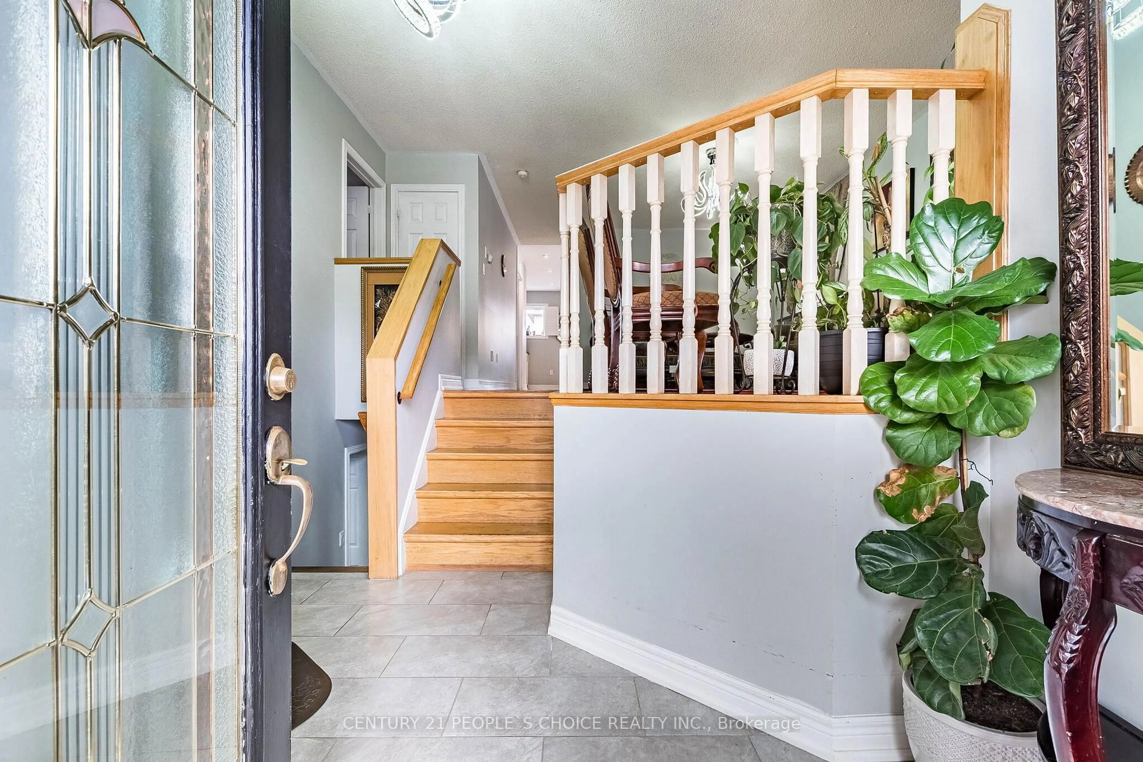 Indoor entryway for 60 Red Maple Dr, Brampton Ontario L6X 4M1