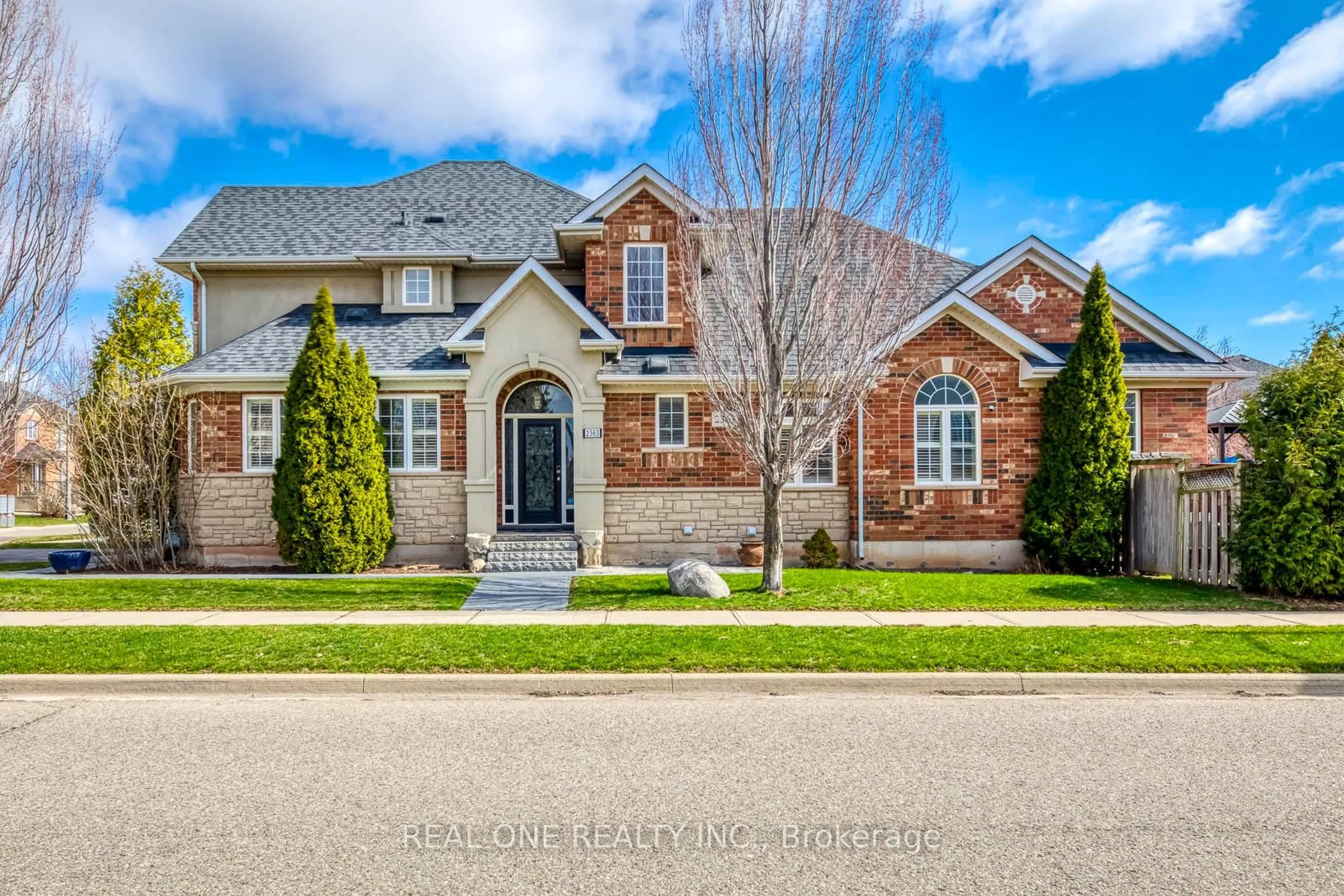 Home with brick exterior material, street for 2363 Parkglen Ave, Oakville Ontario L6M 4Y4