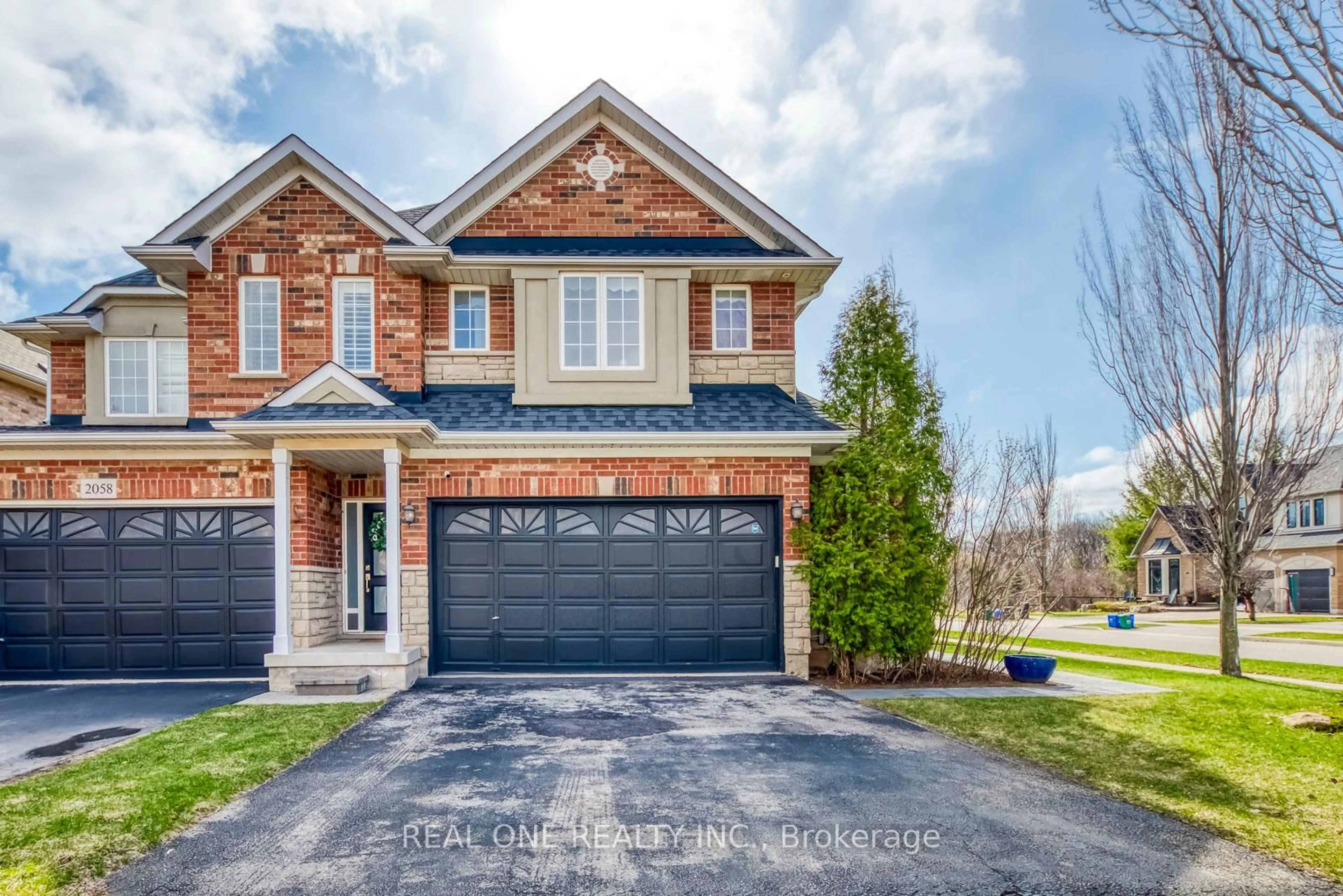 Home with brick exterior material, street for 2363 Parkglen Ave, Oakville Ontario L6M 4Y4