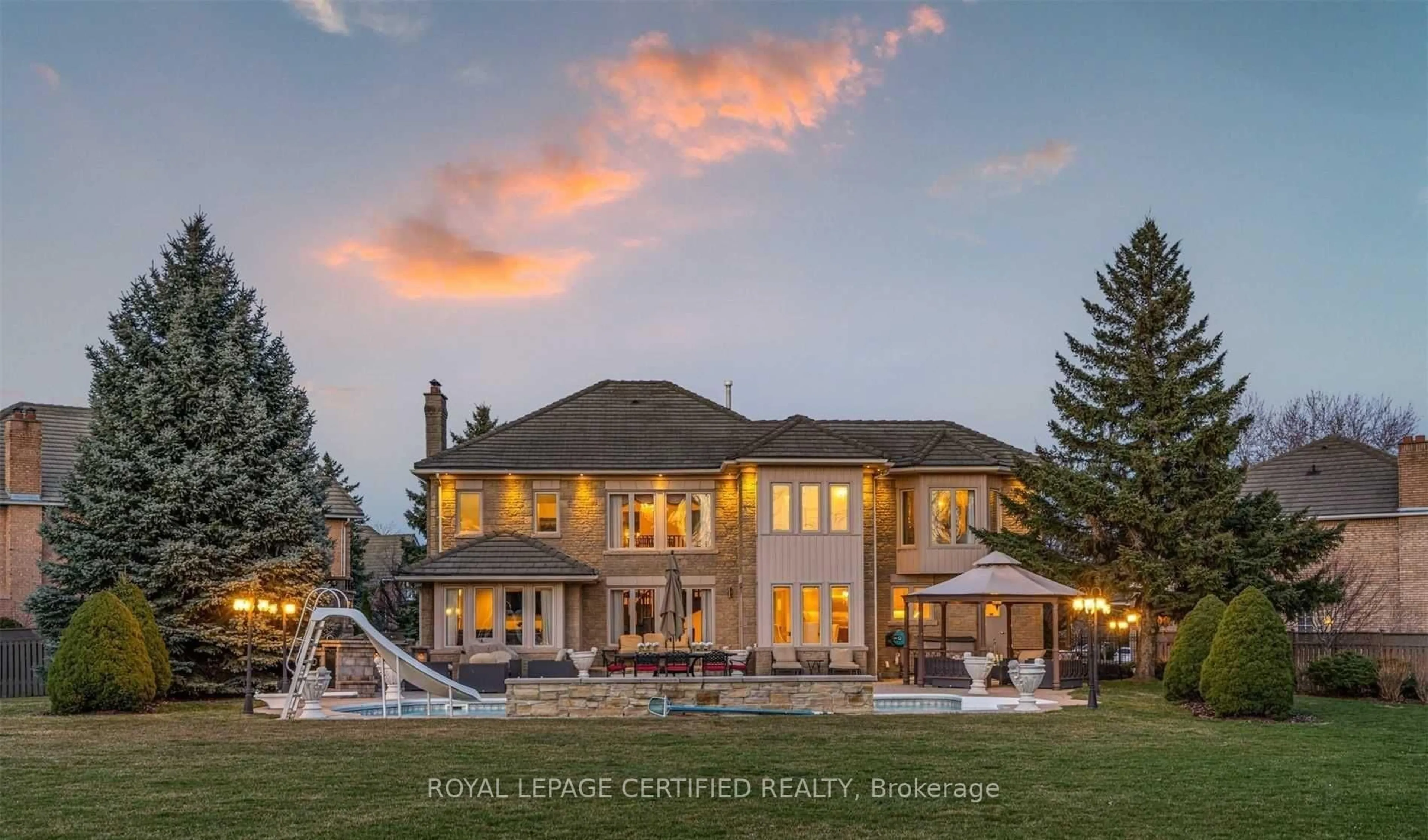 A pic from outside/outdoor area/front of a property/back of a property/a pic from drone, unknown for 5128 Elderview Crt, Mississauga Ontario L5M 5A9