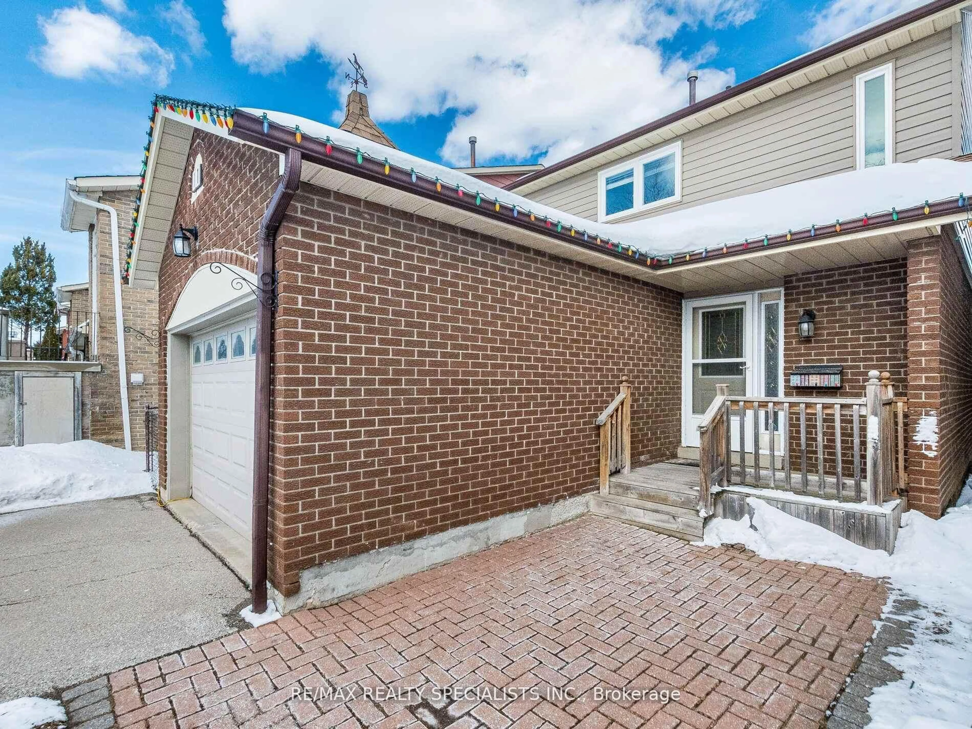 Home with brick exterior material, street for 11 Foxacre Row, Brampton Ontario L6V 3V7