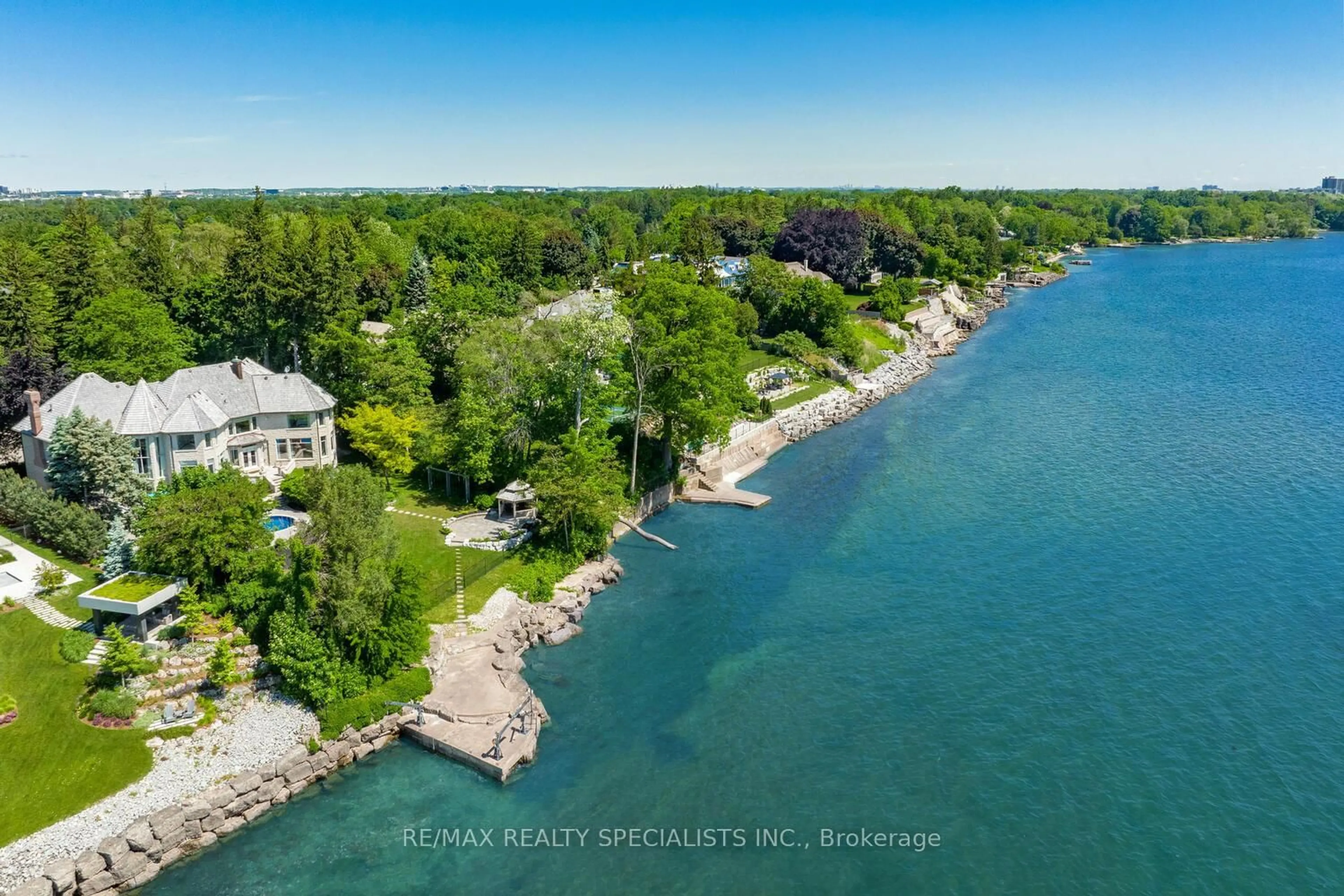 A pic from outside/outdoor area/front of a property/back of a property/a pic from drone, water/lake/river/ocean view for 4038 Lakeshore Rd, Burlington Ontario L7L 1A1