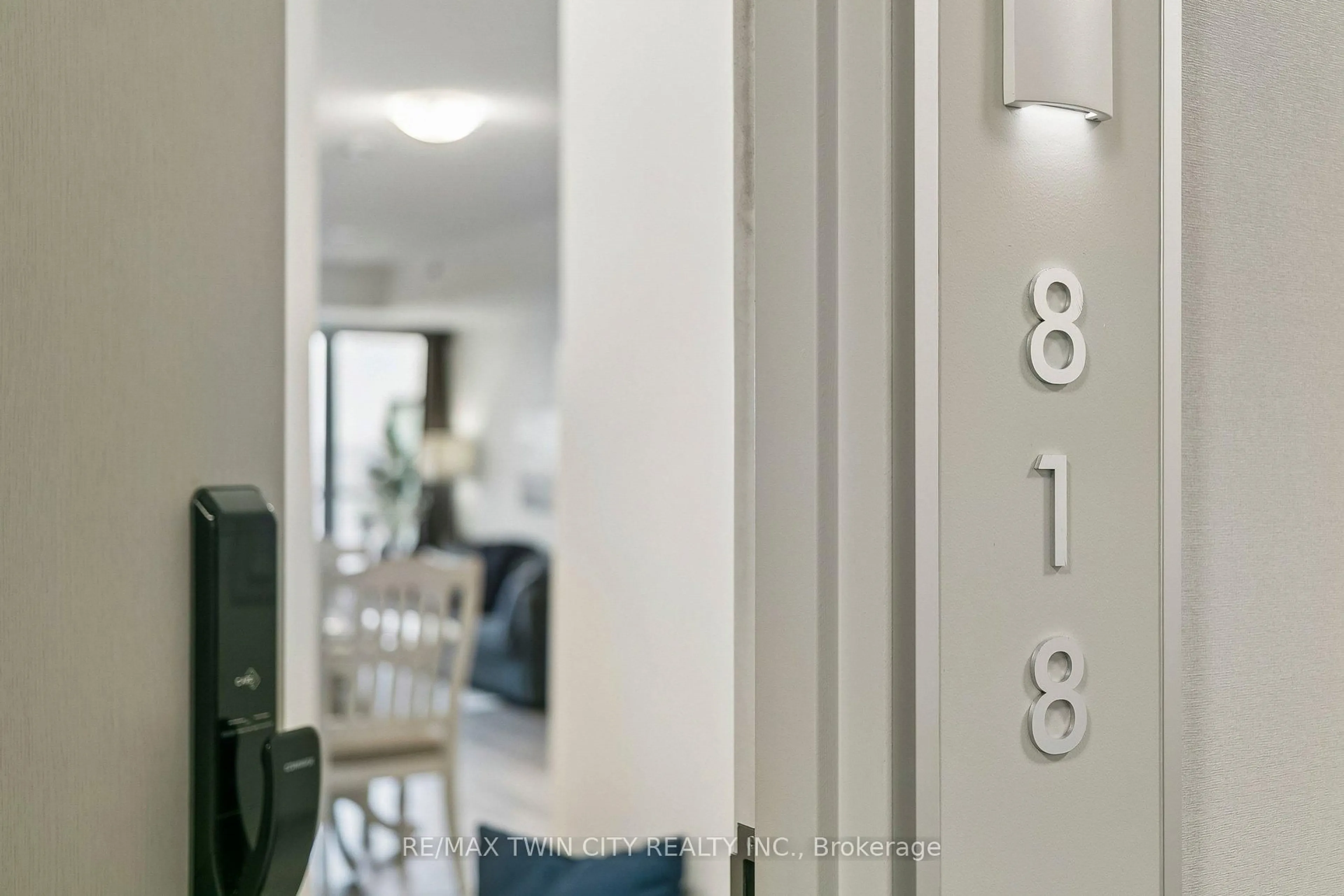 Indoor entryway for 3200 Dakota Common #B818, Burlington Ontario L7M 2A7